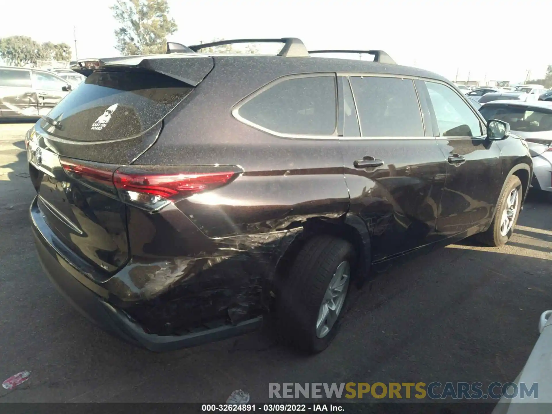 4 Photograph of a damaged car 5TDZZRAH8LS020648 TOYOTA HIGHLANDER 2020