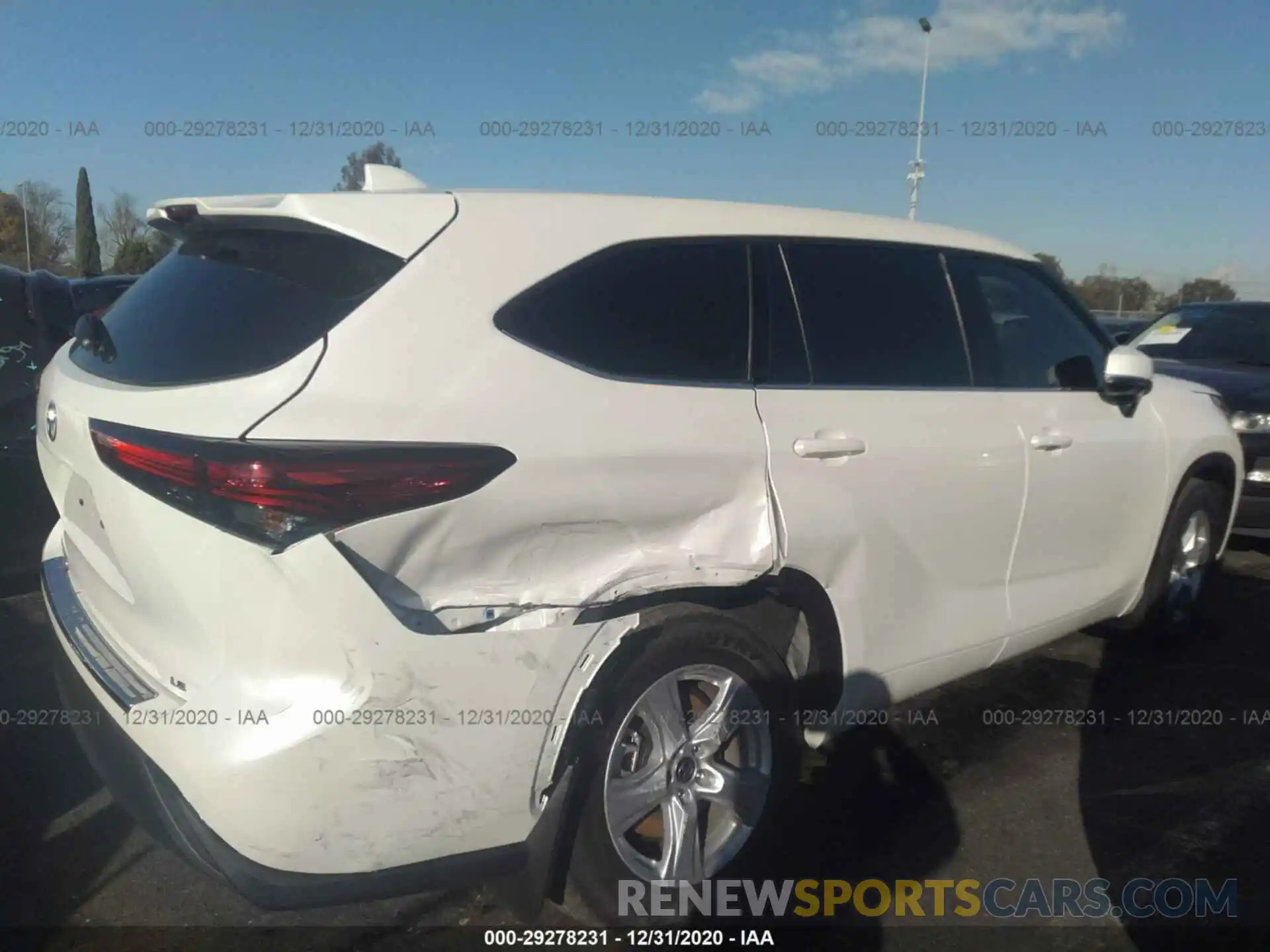 4 Photograph of a damaged car 5TDZZRAH8LS505159 TOYOTA HIGHLANDER 2020