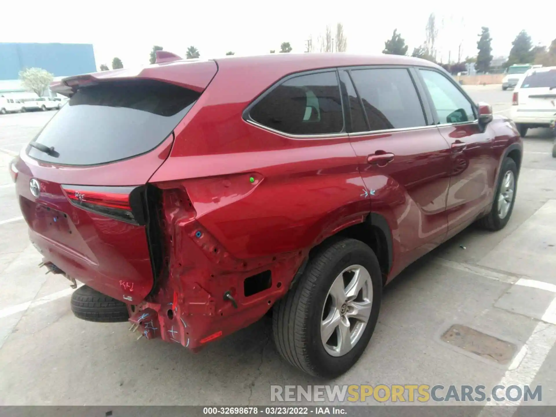 4 Photograph of a damaged car 5TDZZRAH8LS508451 TOYOTA HIGHLANDER 2020