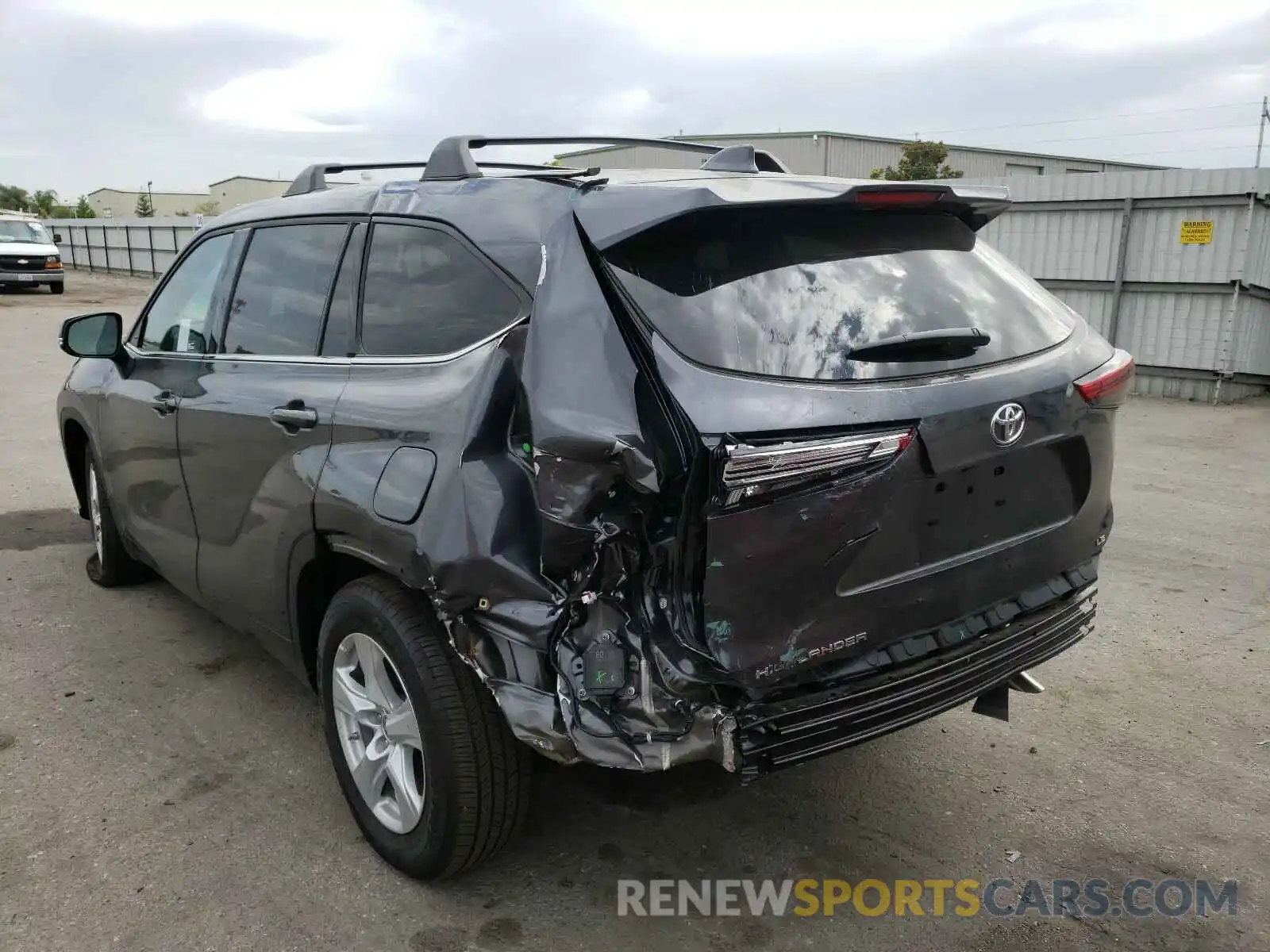 3 Photograph of a damaged car 5TDZZRAH9LS504747 TOYOTA HIGHLANDER 2020