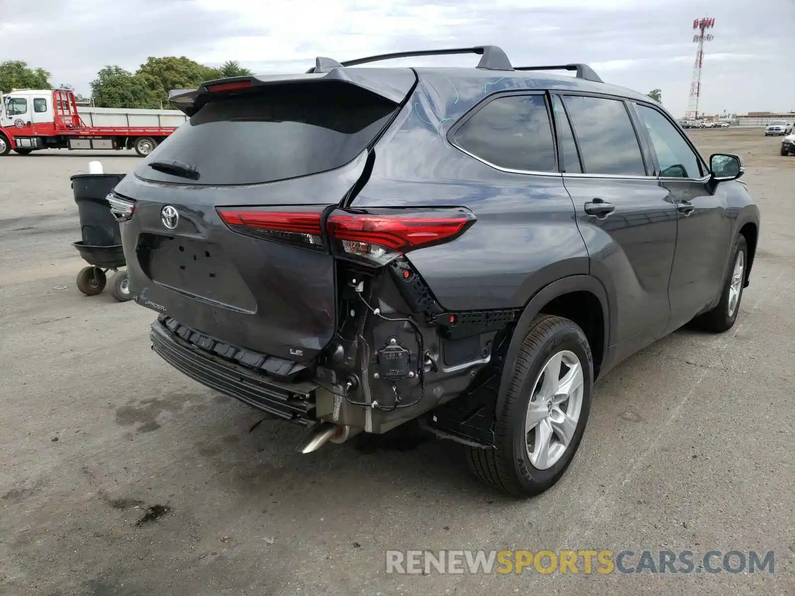 4 Photograph of a damaged car 5TDZZRAH9LS504747 TOYOTA HIGHLANDER 2020