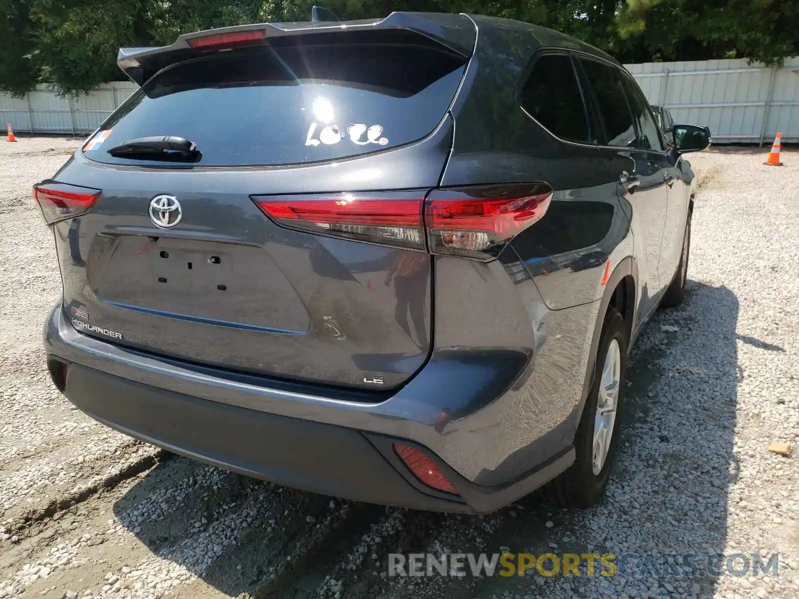 4 Photograph of a damaged car 5TDZZRAH9LS507521 TOYOTA HIGHLANDER 2020