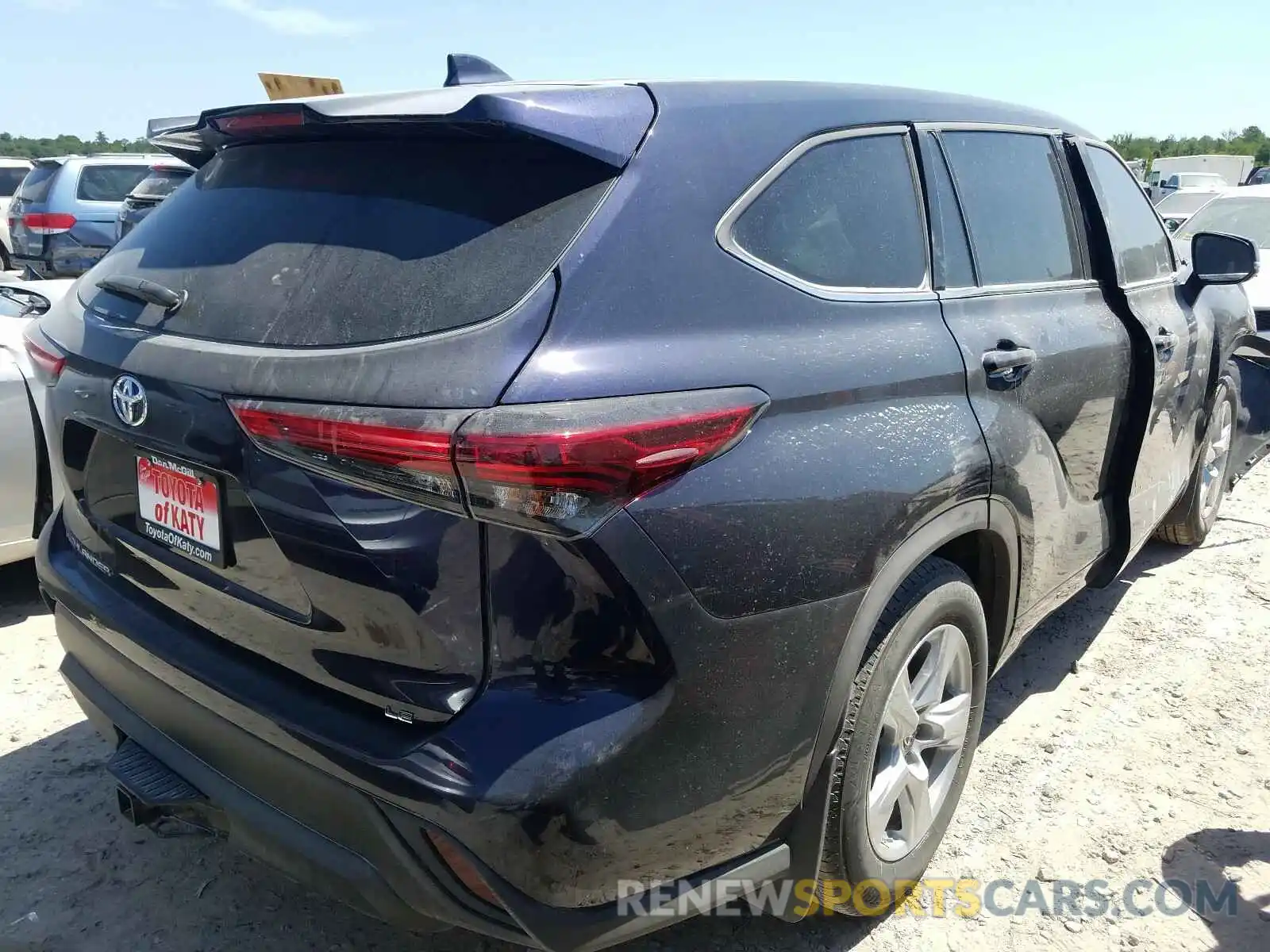 4 Photograph of a damaged car 5TDZZRAHXLS008937 TOYOTA HIGHLANDER 2020