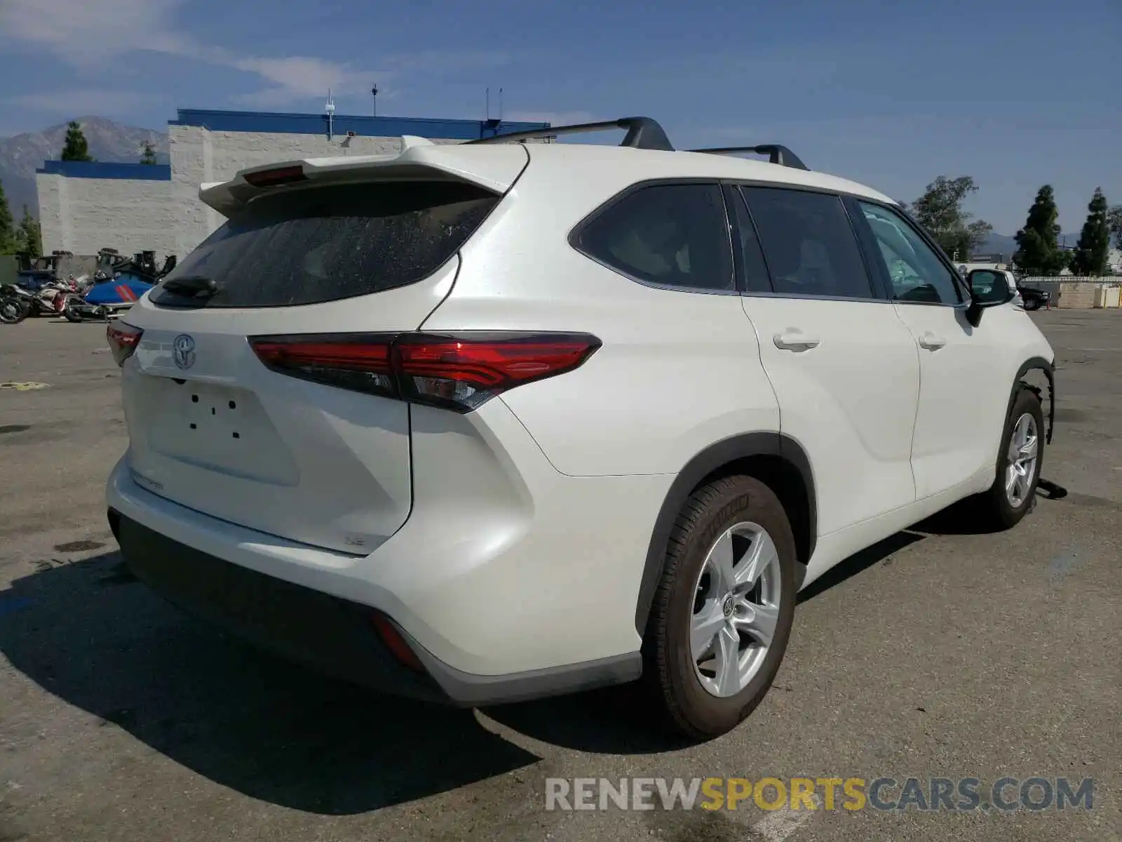 4 Photograph of a damaged car 5TDZZRAHXLS009196 TOYOTA HIGHLANDER 2020