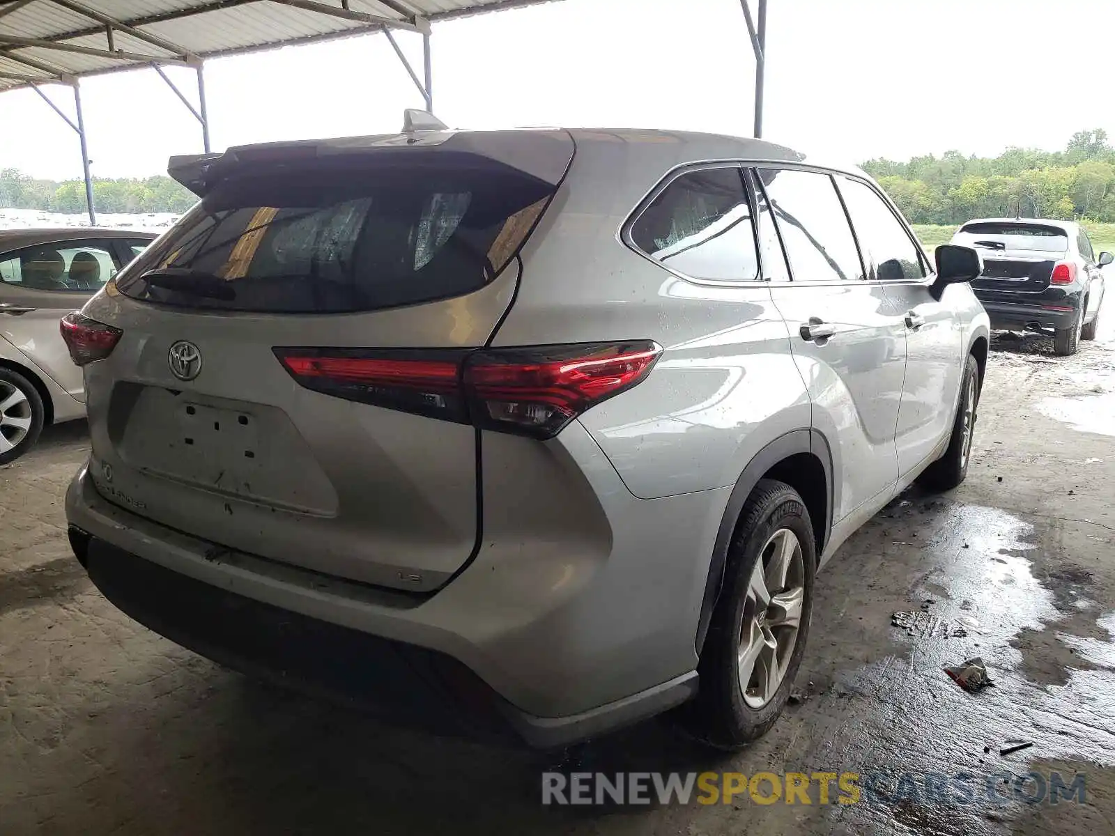 4 Photograph of a damaged car 5TDZZRAHXLS509391 TOYOTA HIGHLANDER 2020