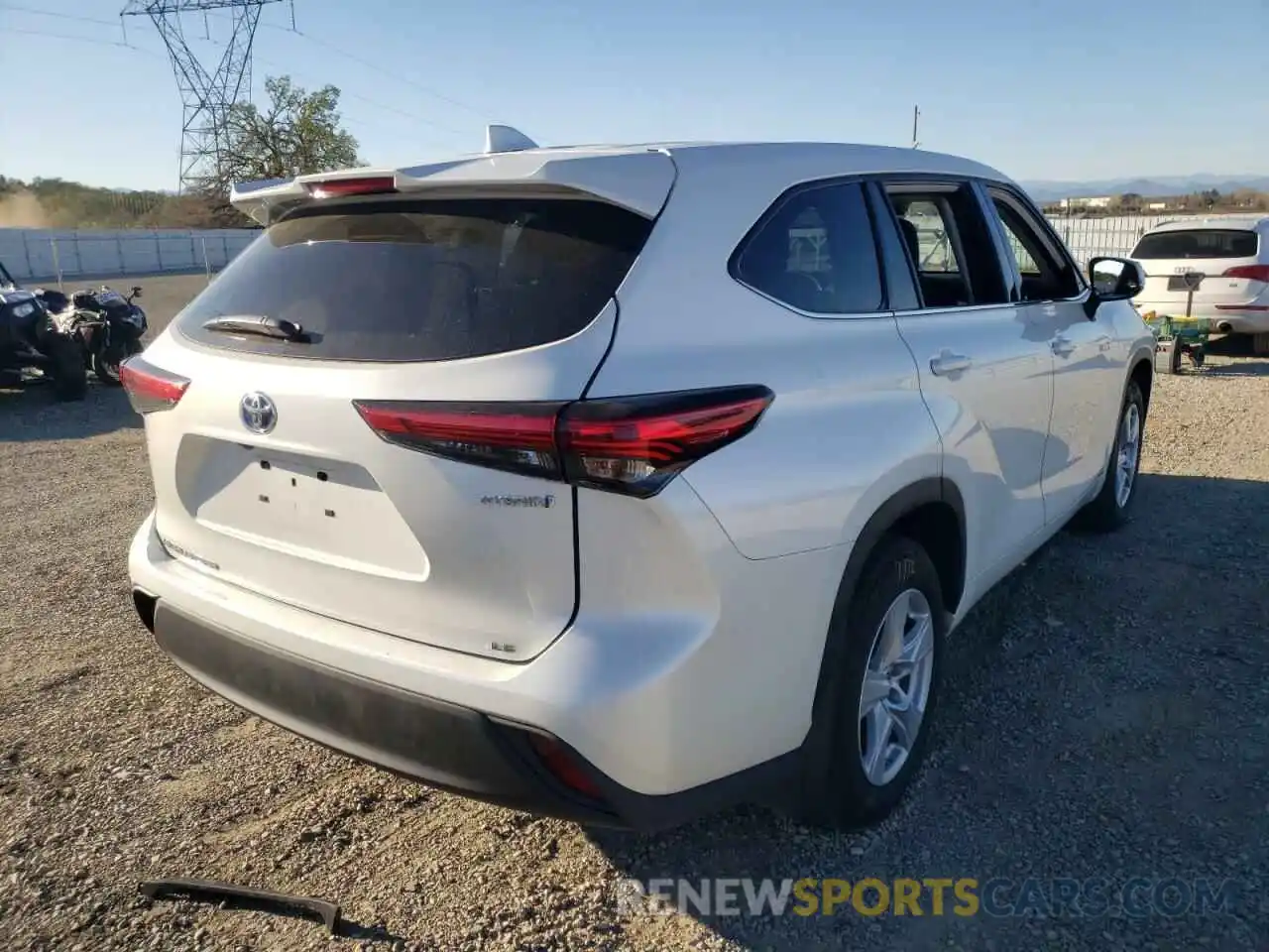 4 Photograph of a damaged car 5TDBBRCH0MS024892 TOYOTA HIGHLANDER 2021