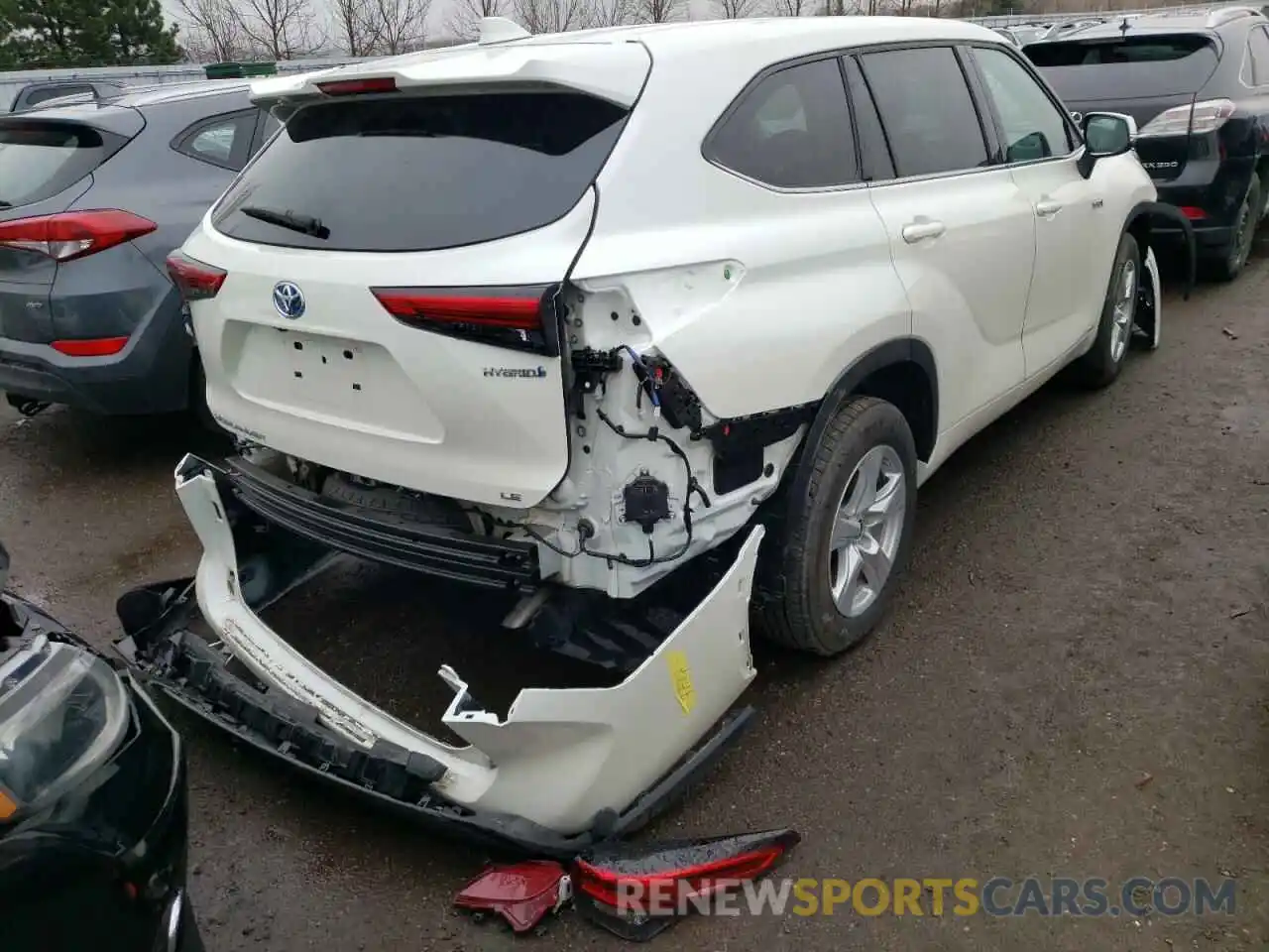 4 Photograph of a damaged car 5TDBBRCH3MS523363 TOYOTA HIGHLANDER 2021