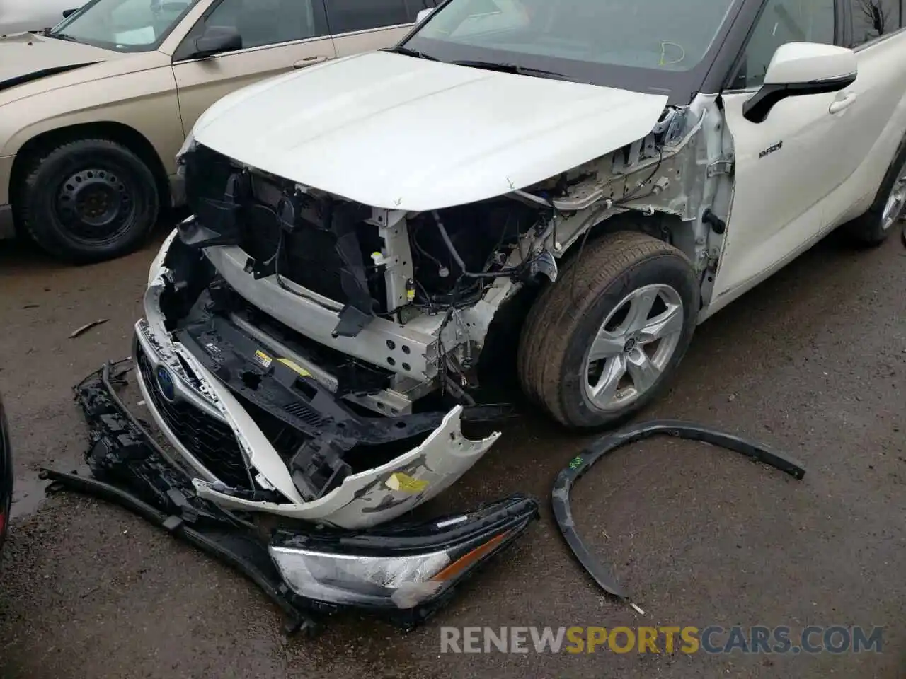 9 Photograph of a damaged car 5TDBBRCH3MS523363 TOYOTA HIGHLANDER 2021