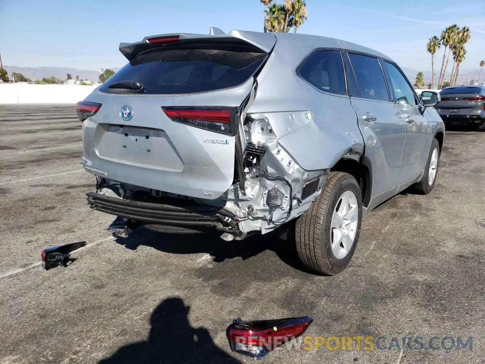 4 Photograph of a damaged car 5TDBBRCH3MS525453 TOYOTA HIGHLANDER 2021