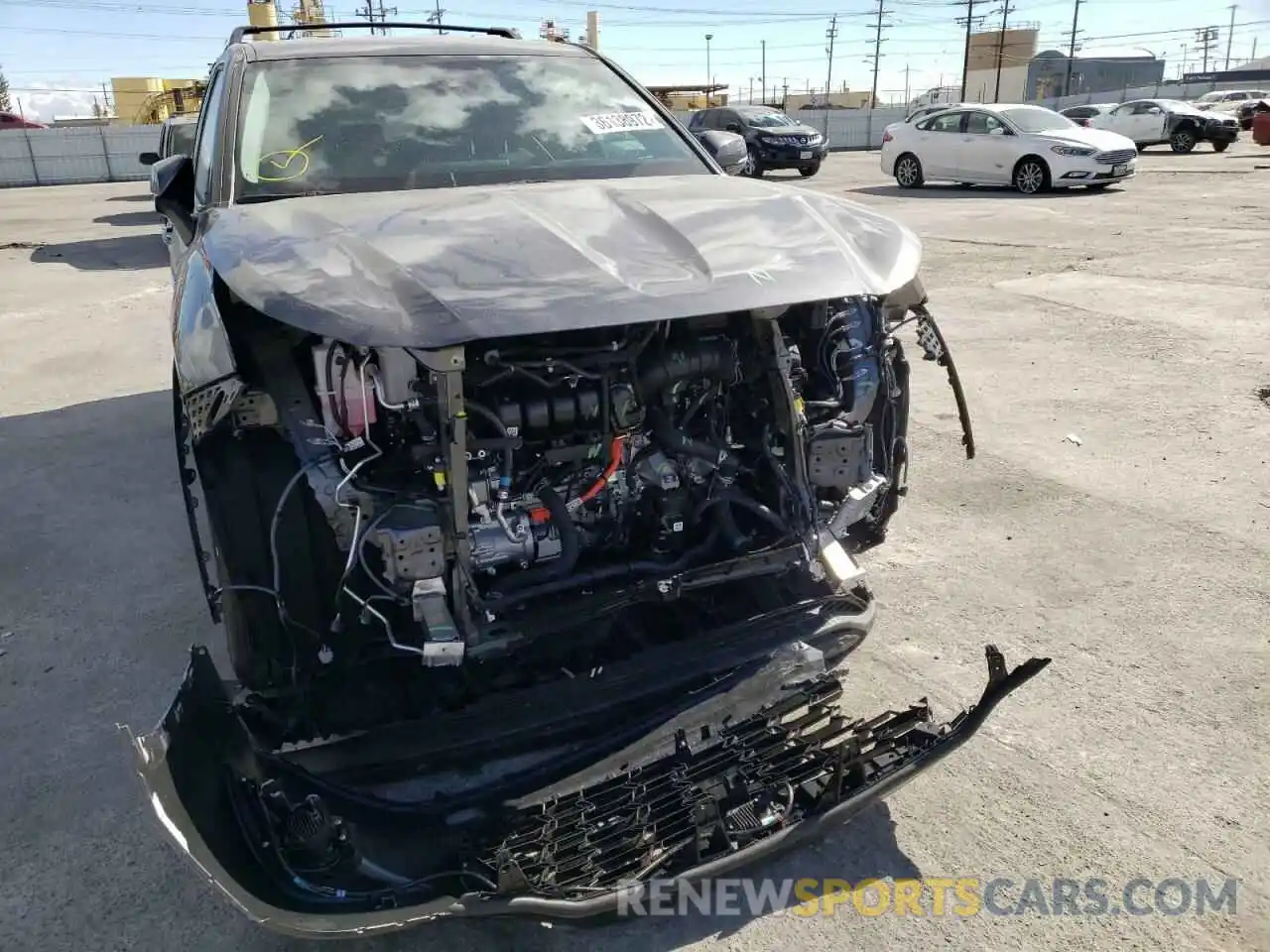 9 Photograph of a damaged car 5TDBBRCH3MS537411 TOYOTA HIGHLANDER 2021