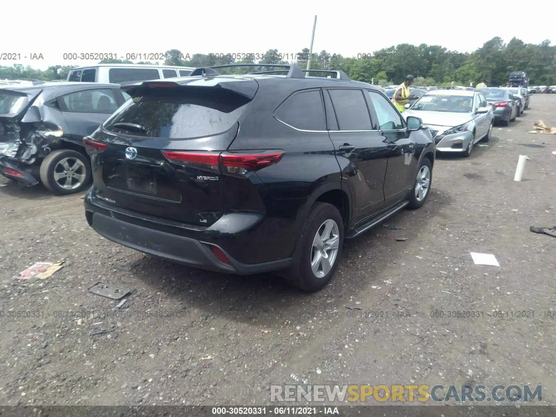 4 Photograph of a damaged car 5TDBBRCH4MS522822 TOYOTA HIGHLANDER 2021