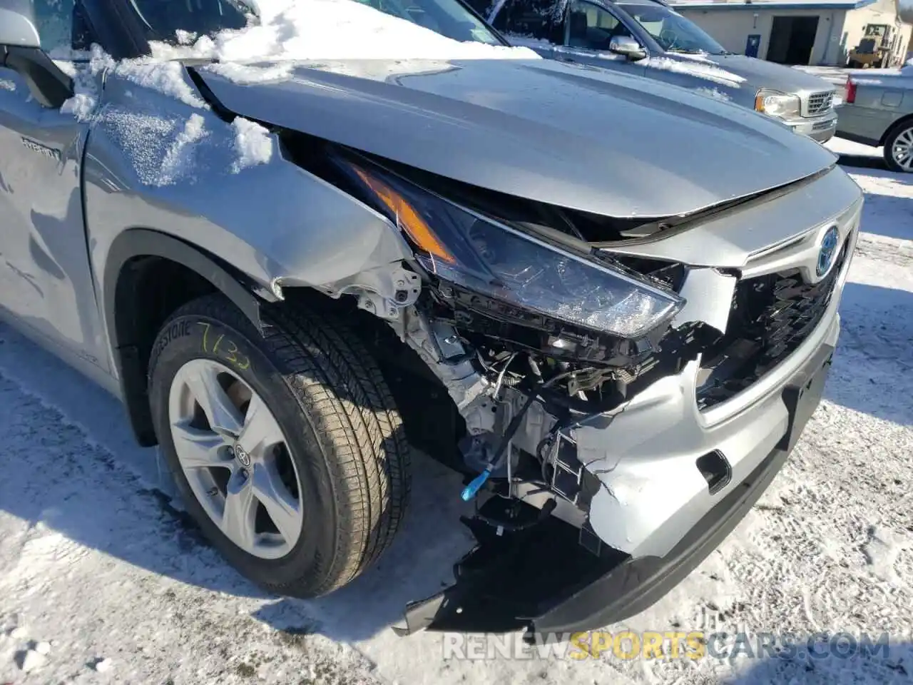 9 Photograph of a damaged car 5TDBBRCH5MS533473 TOYOTA HIGHLANDER 2021