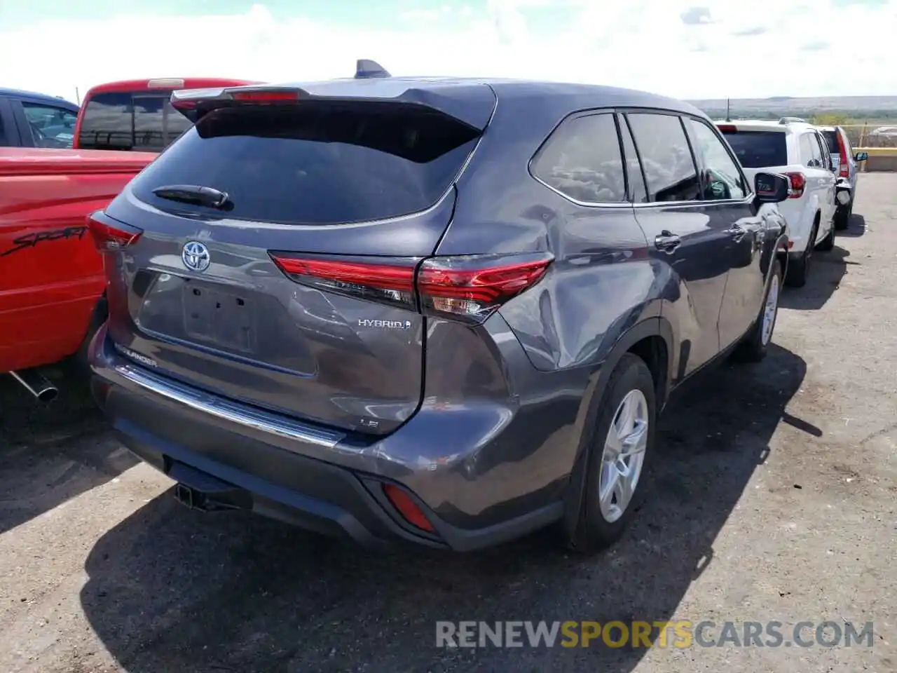 4 Photograph of a damaged car 5TDBBRCH5MS536230 TOYOTA HIGHLANDER 2021