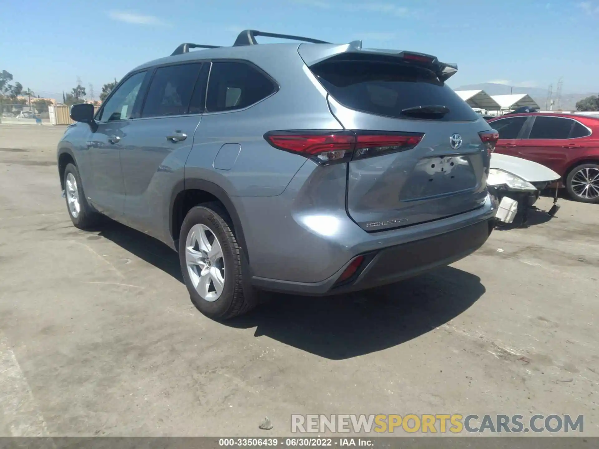 3 Photograph of a damaged car 5TDBBRCH6MS067410 TOYOTA HIGHLANDER 2021