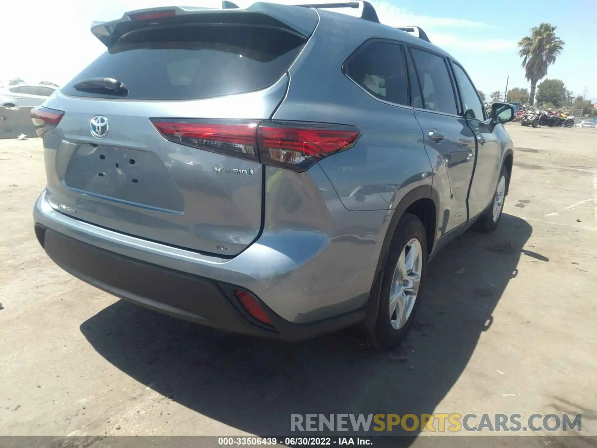 4 Photograph of a damaged car 5TDBBRCH6MS067410 TOYOTA HIGHLANDER 2021