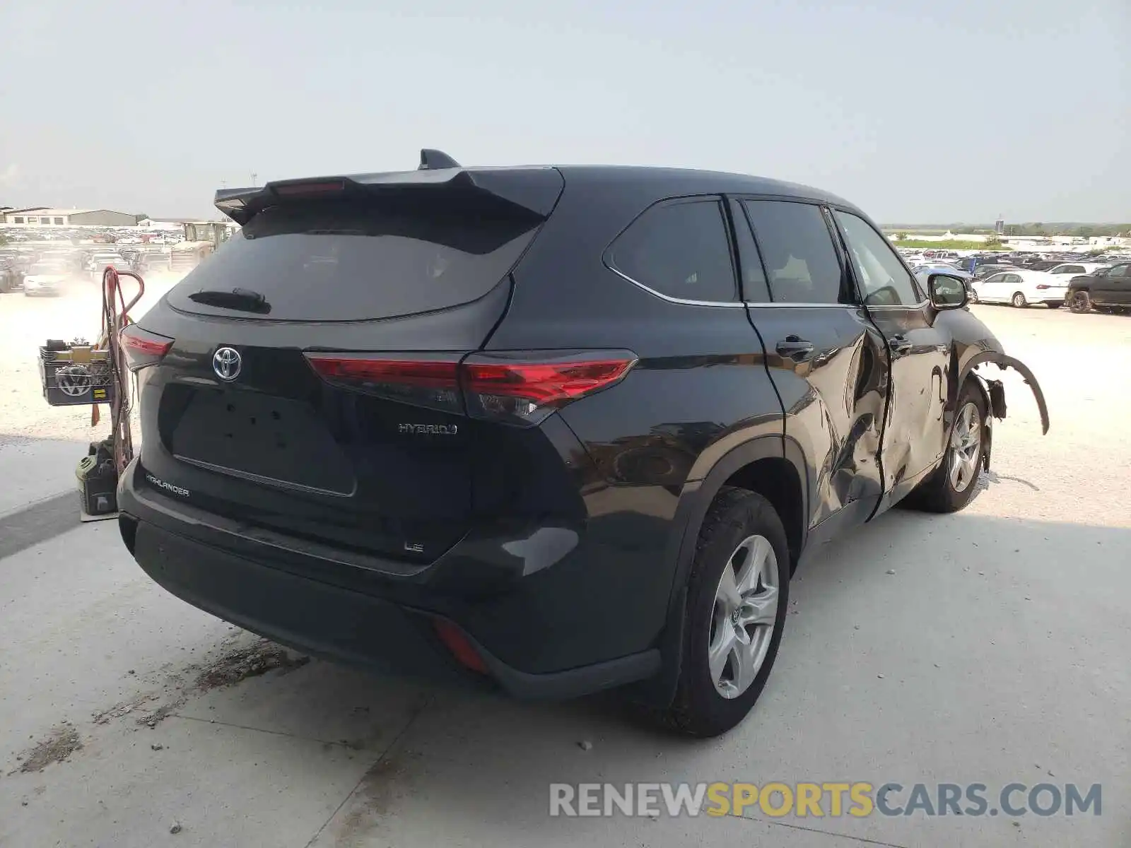 4 Photograph of a damaged car 5TDBBRCH7MS041379 TOYOTA HIGHLANDER 2021