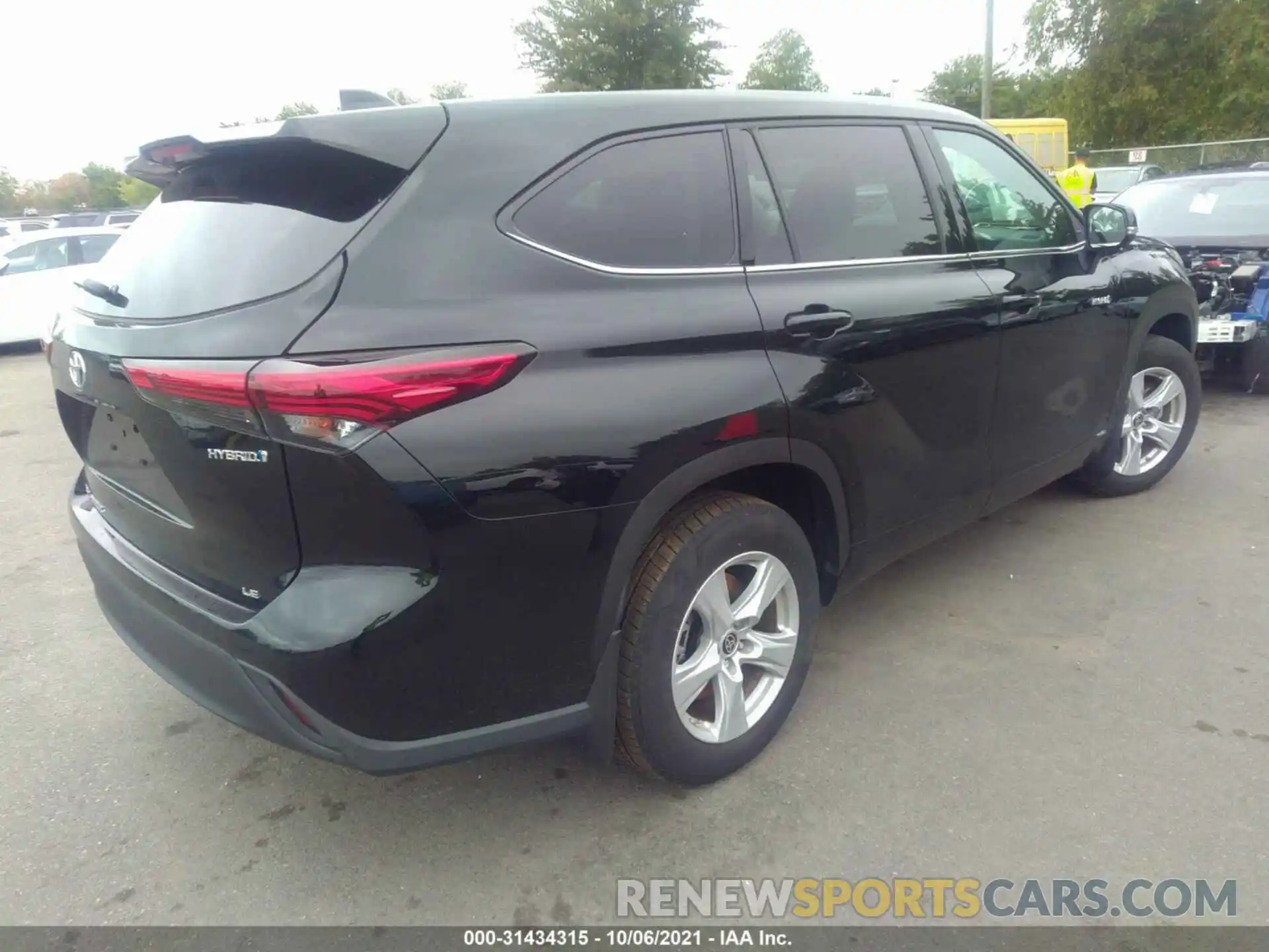 4 Photograph of a damaged car 5TDBBRCH8MS050236 TOYOTA HIGHLANDER 2021