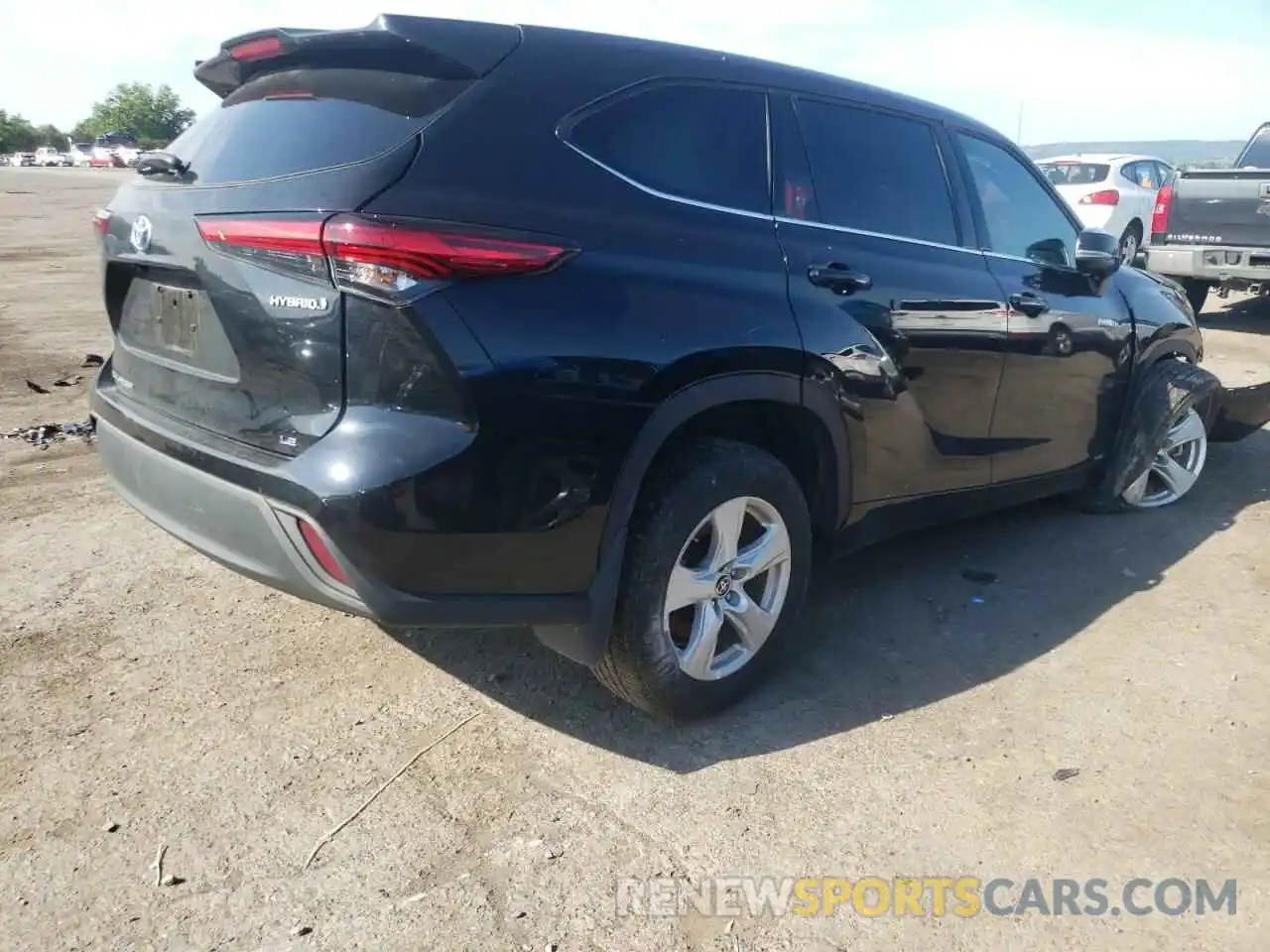 4 Photograph of a damaged car 5TDBBRCH8MS061222 TOYOTA HIGHLANDER 2021