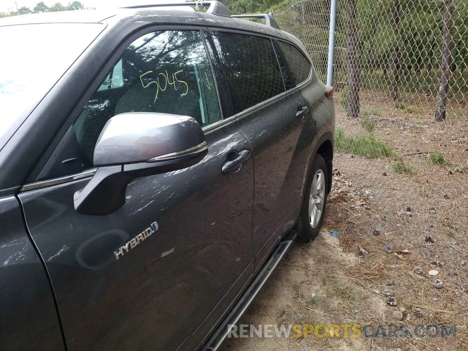 3 Photograph of a damaged car 5TDBBRCH9MS523724 TOYOTA HIGHLANDER 2021