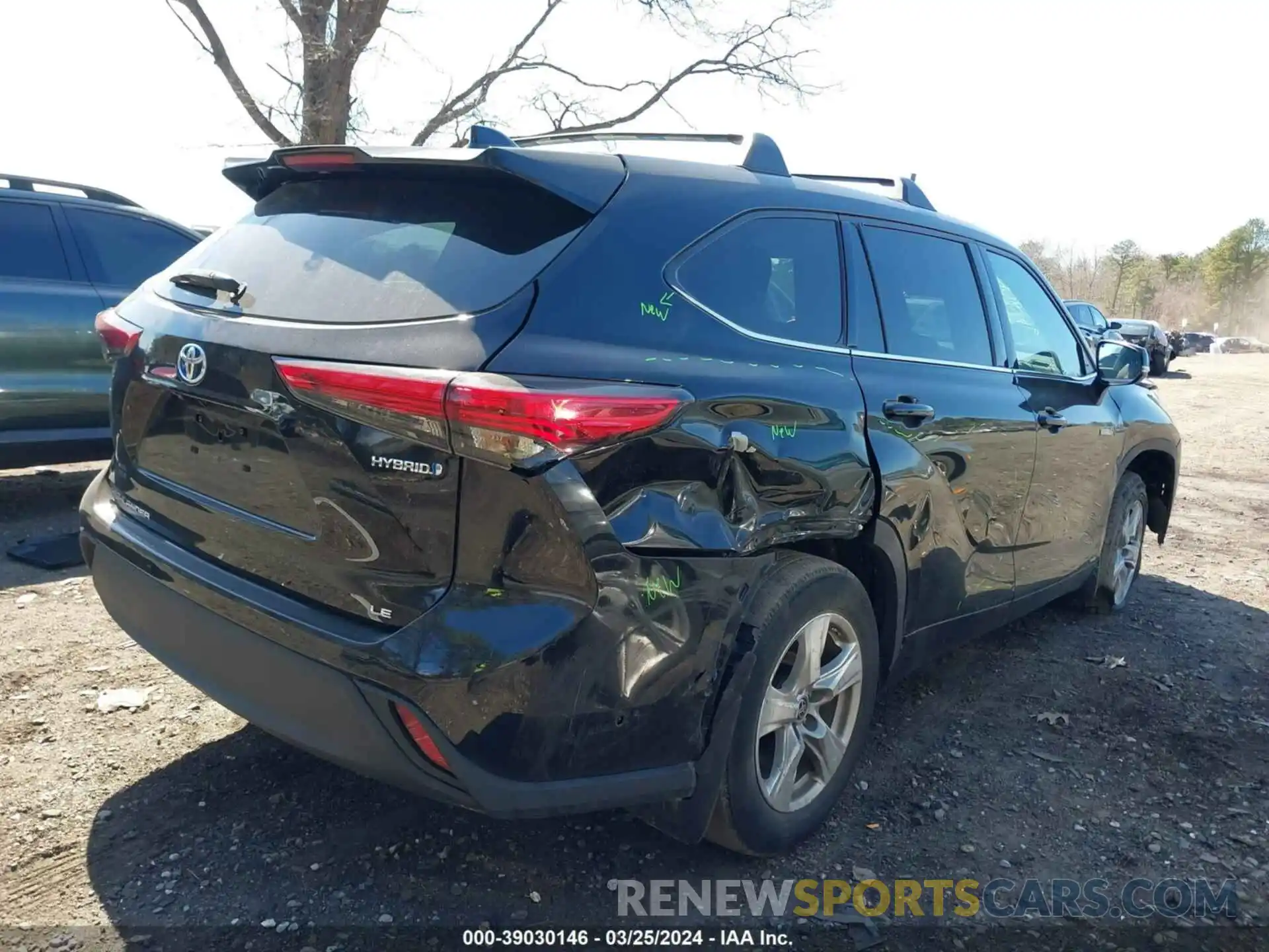 4 Photograph of a damaged car 5TDBBRCHXMS515034 TOYOTA HIGHLANDER 2021