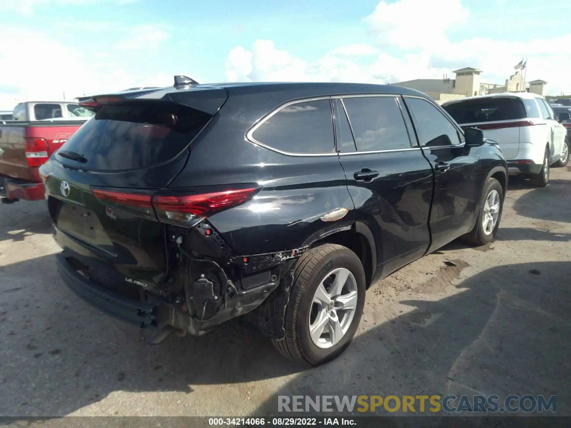 4 Photograph of a damaged car 5TDBZRBH0MS117828 TOYOTA HIGHLANDER 2021