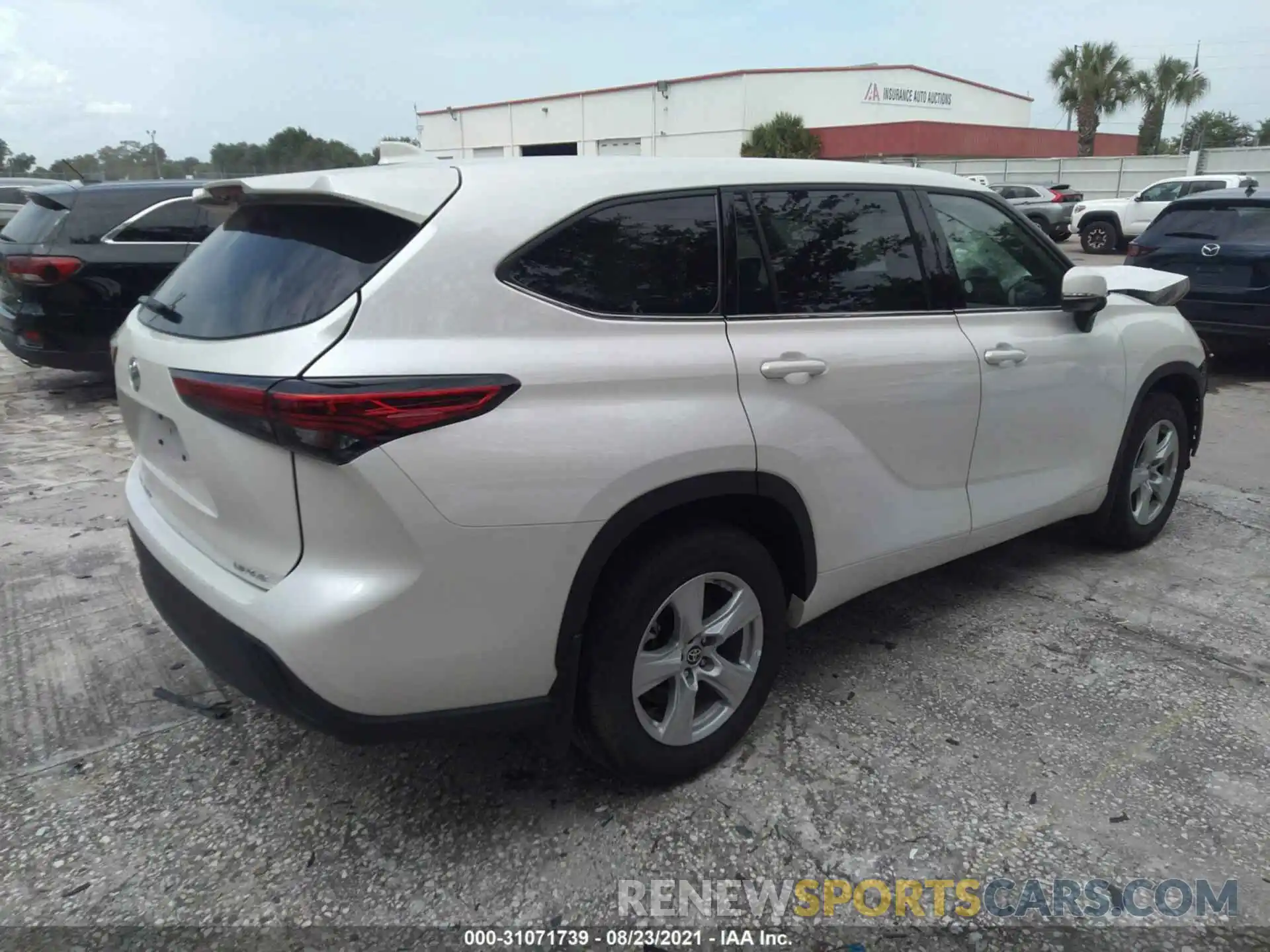 4 Photograph of a damaged car 5TDBZRBH0MS121930 TOYOTA HIGHLANDER 2021