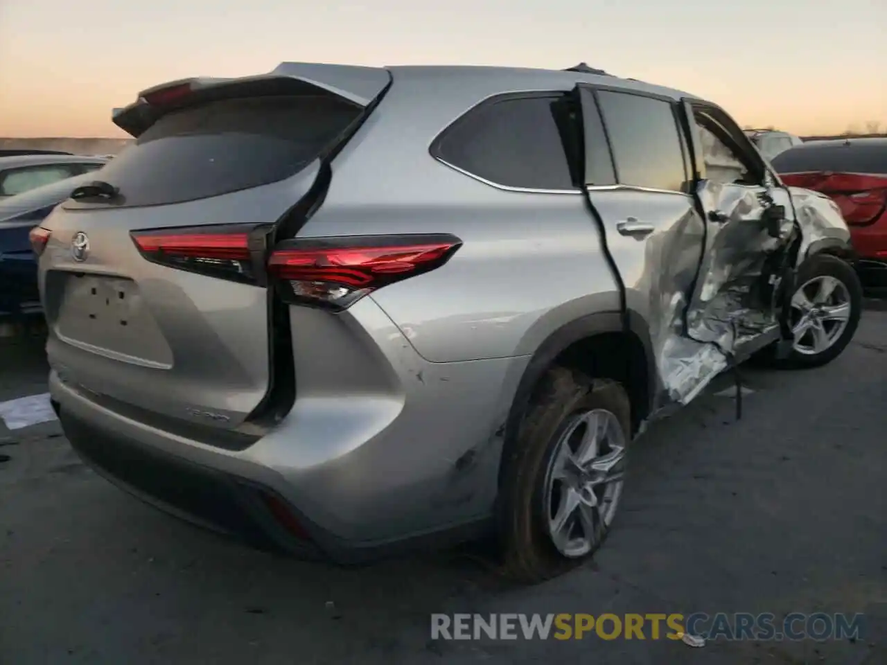 4 Photograph of a damaged car 5TDBZRBH1MS093636 TOYOTA HIGHLANDER 2021