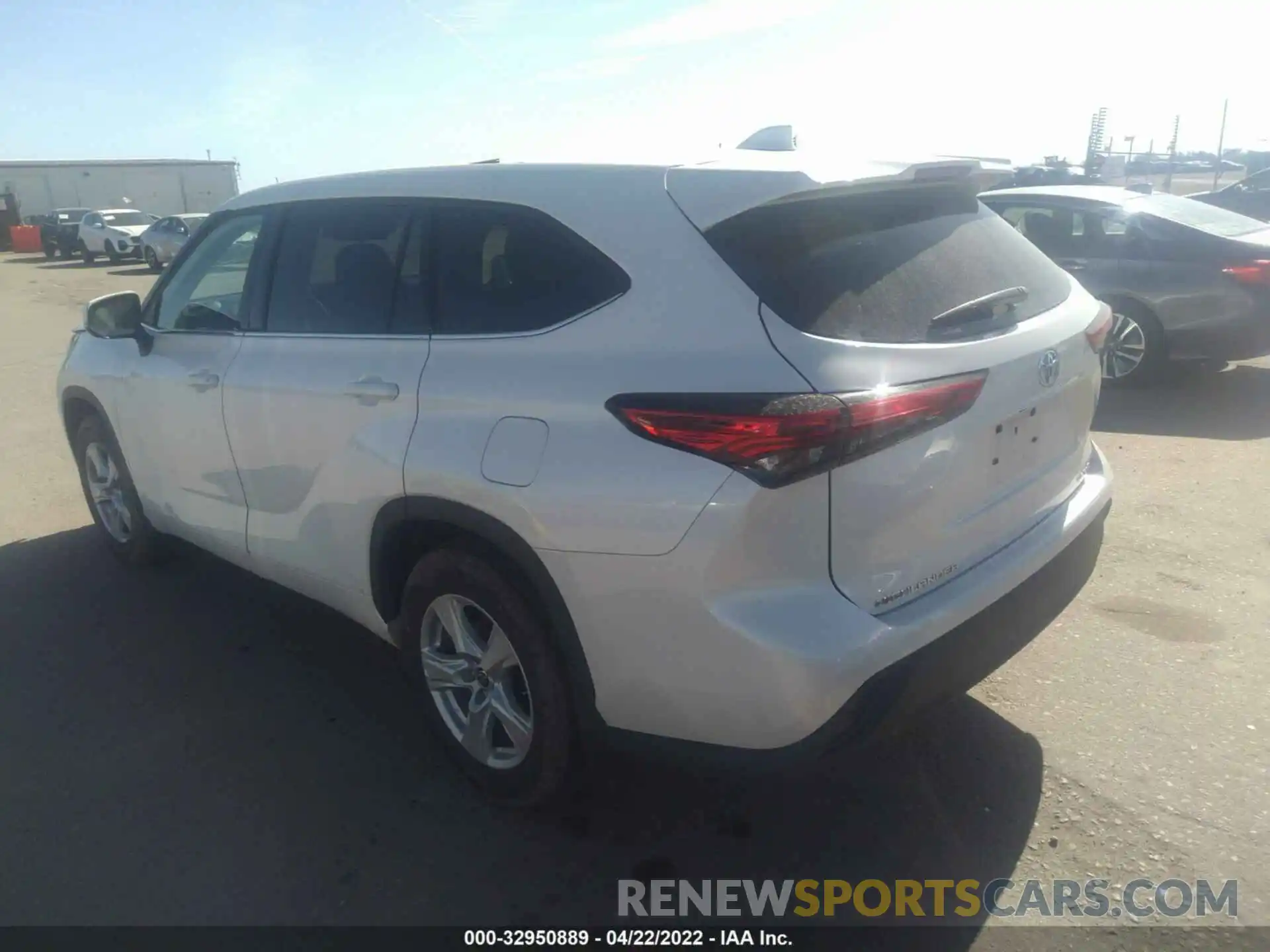 3 Photograph of a damaged car 5TDBZRBH3MS123123 TOYOTA HIGHLANDER 2021