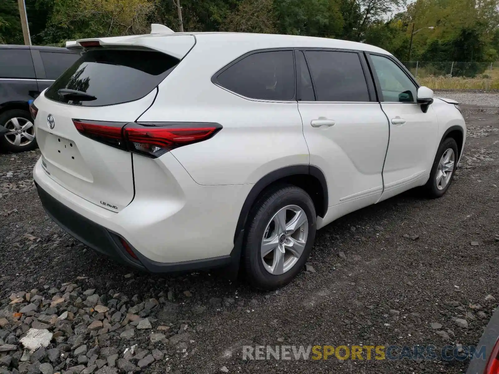 4 Photograph of a damaged car 5TDBZRBH3MS541441 TOYOTA HIGHLANDER 2021