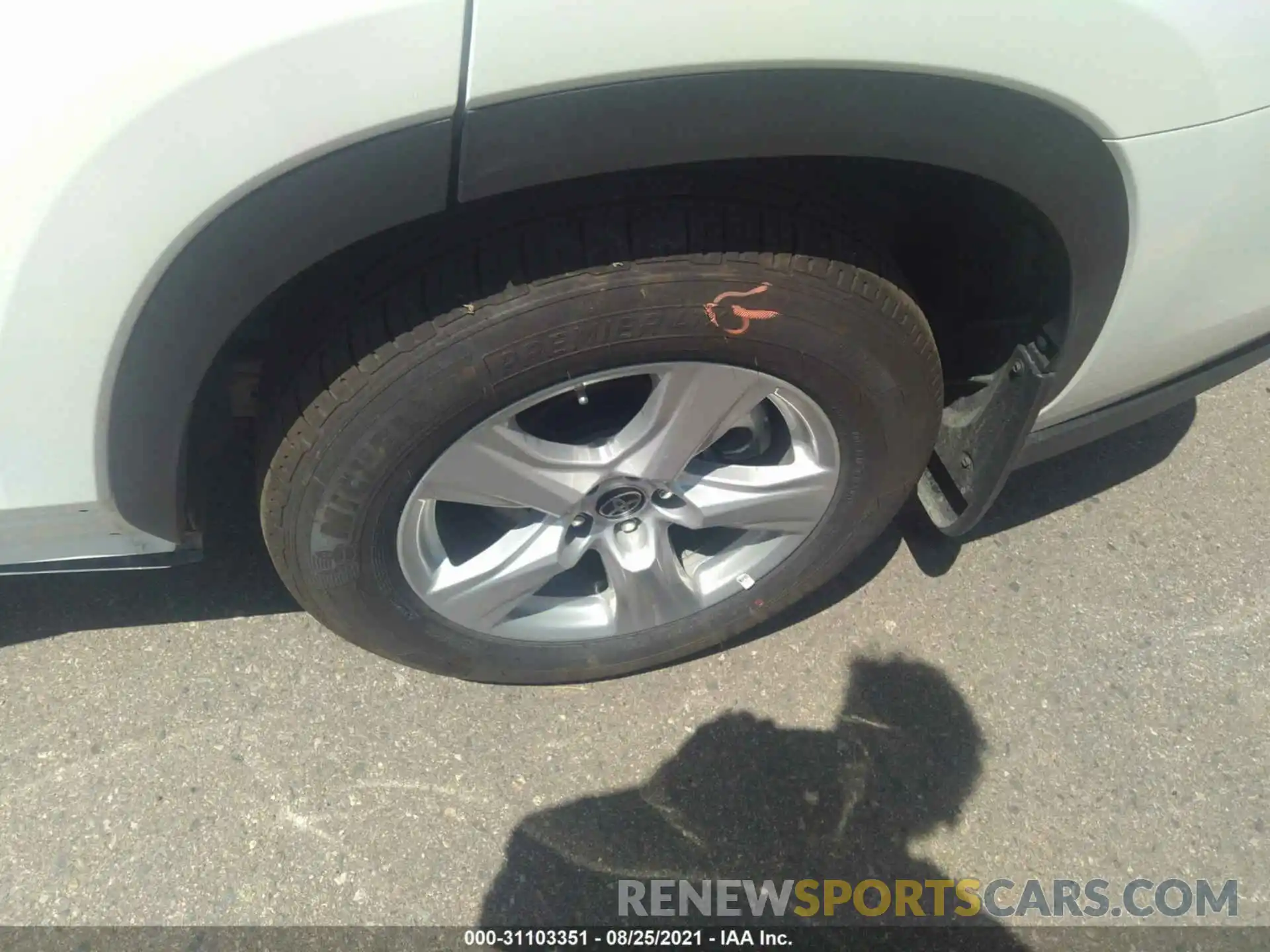 14 Photograph of a damaged car 5TDBZRBH3MS546445 TOYOTA HIGHLANDER 2021