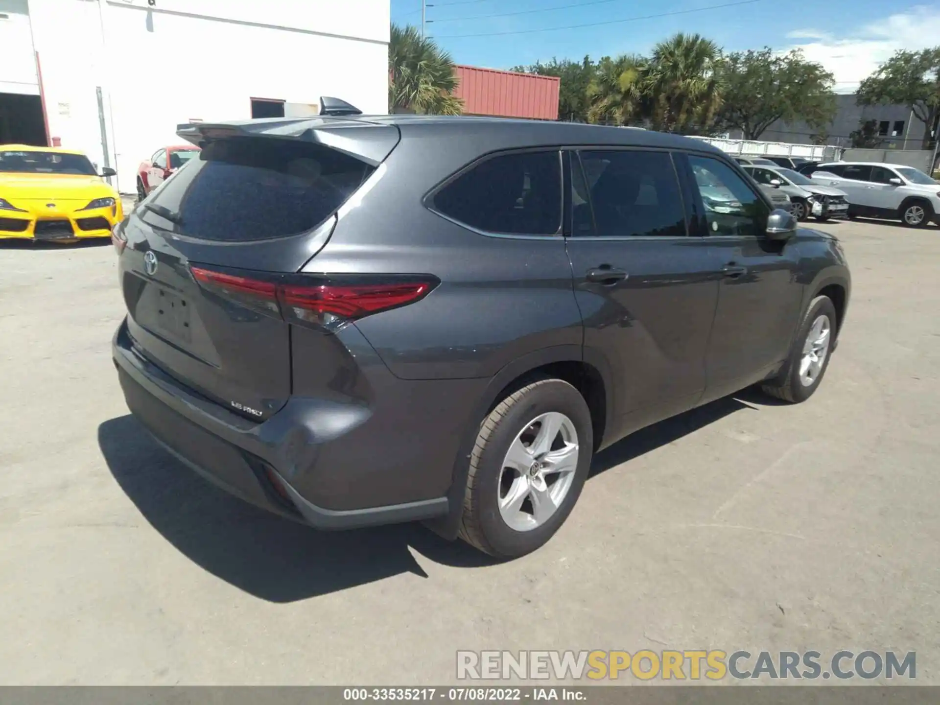 4 Photograph of a damaged car 5TDBZRBH6MS120670 TOYOTA HIGHLANDER 2021