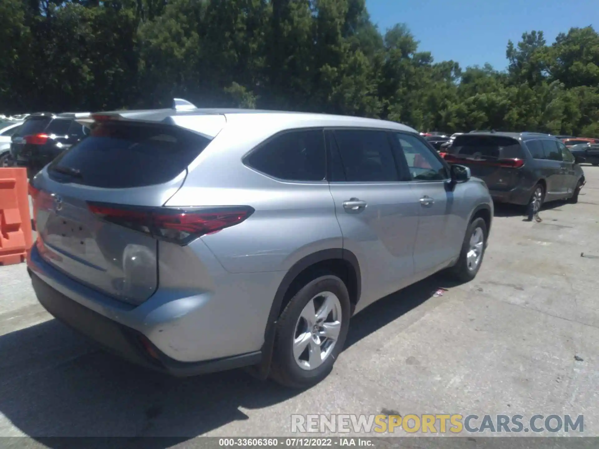 4 Photograph of a damaged car 5TDBZRBH6MS121043 TOYOTA HIGHLANDER 2021