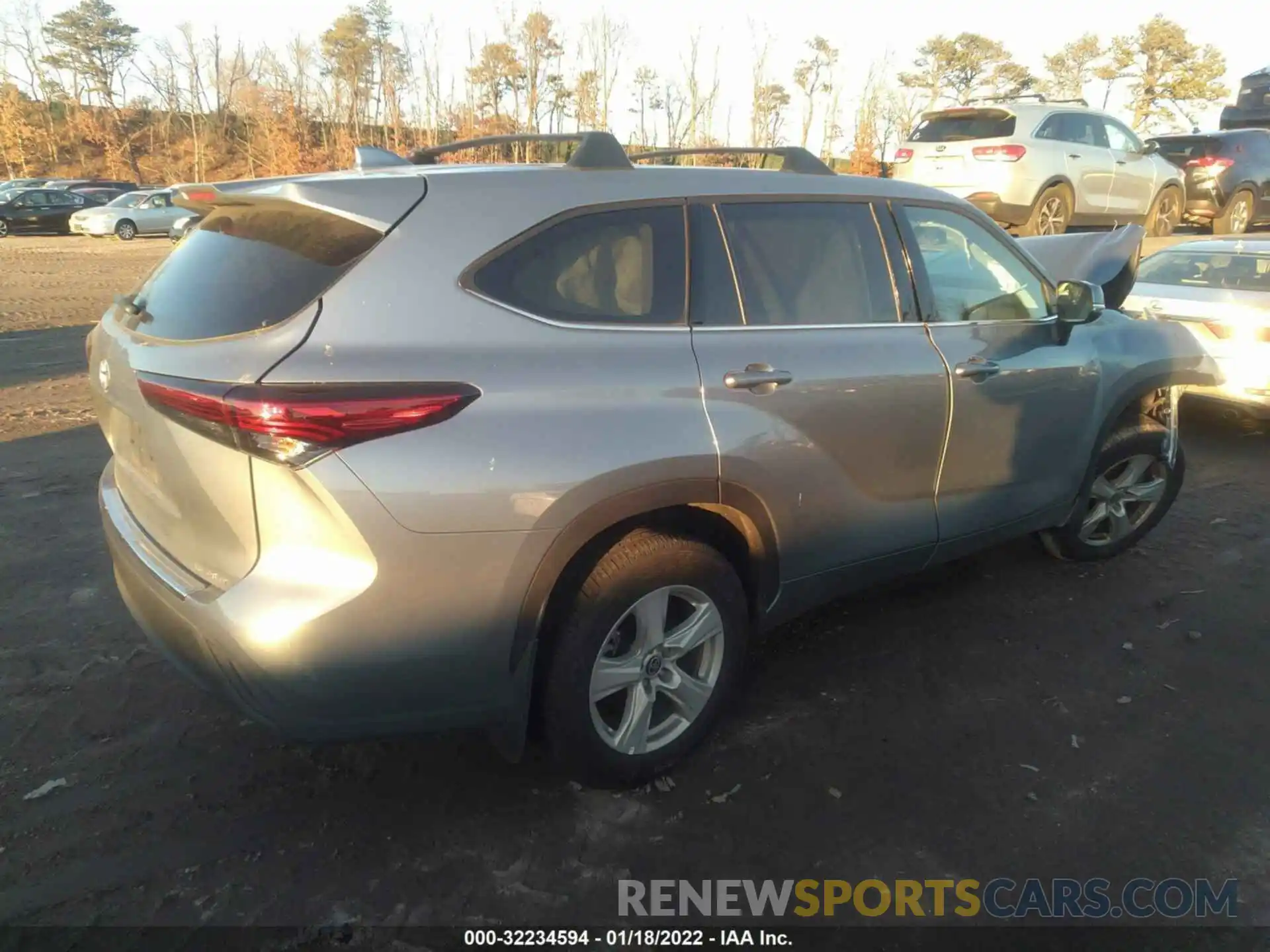 4 Photograph of a damaged car 5TDBZRBH7MS095097 TOYOTA HIGHLANDER 2021