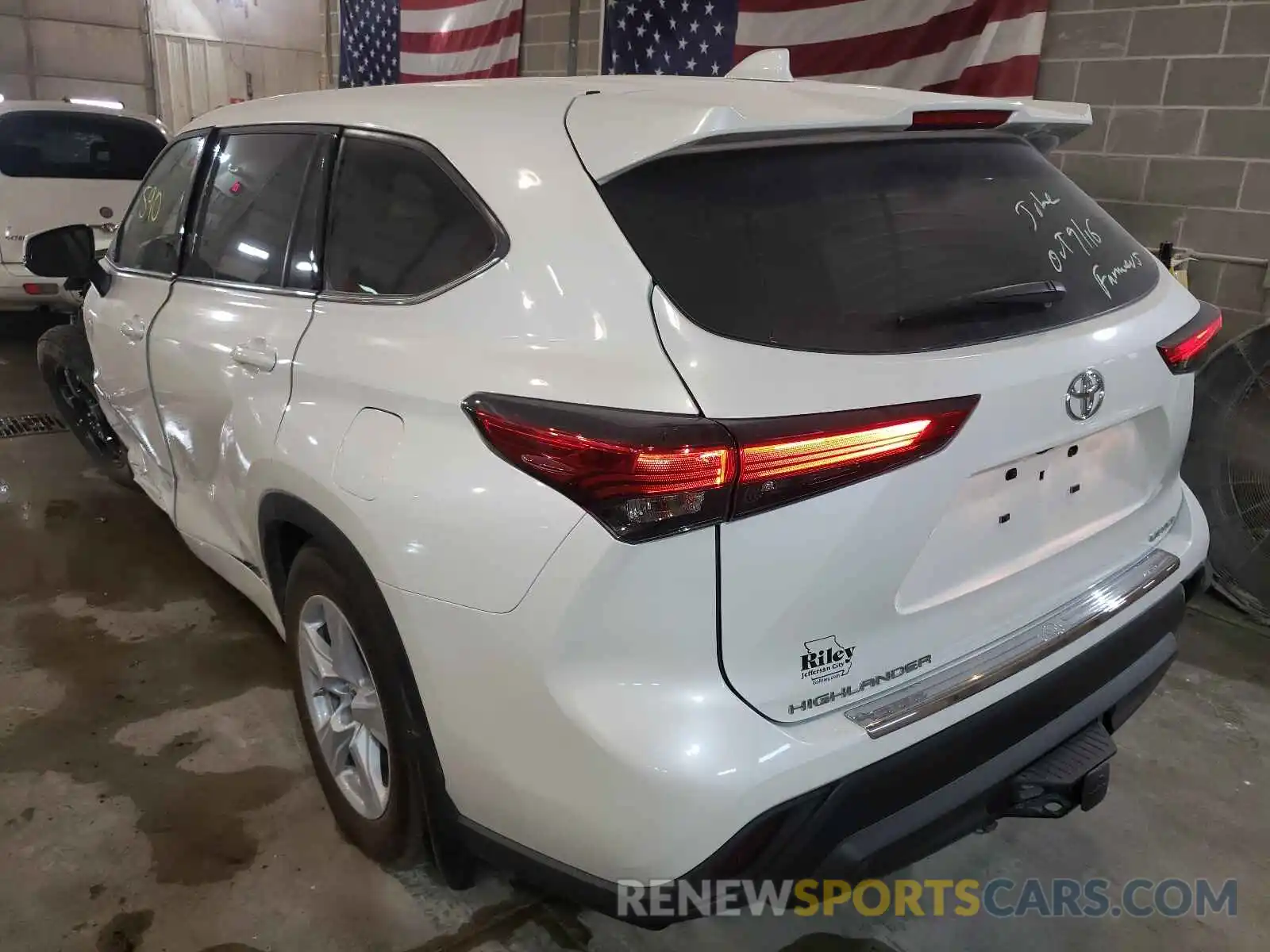 3 Photograph of a damaged car 5TDBZRBH7MS140619 TOYOTA HIGHLANDER 2021