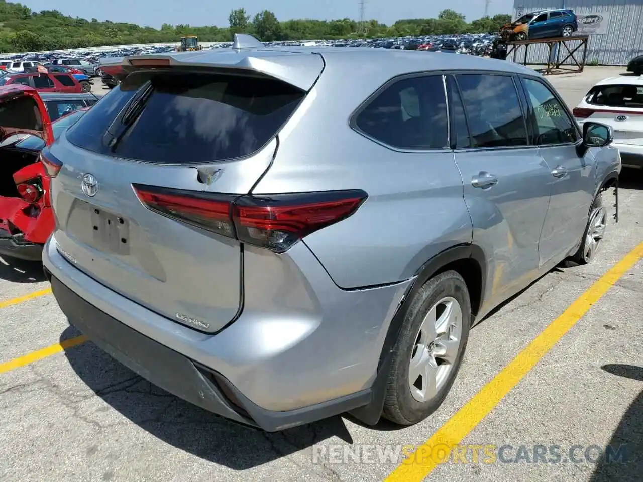 4 Photograph of a damaged car 5TDBZRBH8MS121111 TOYOTA HIGHLANDER 2021