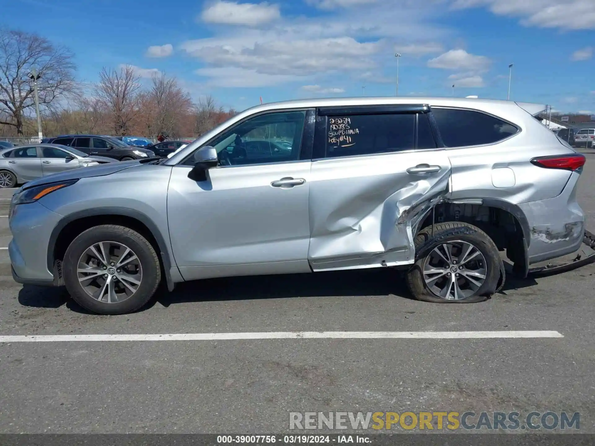 14 Photograph of a damaged car 5TDBZRBH8MS545291 TOYOTA HIGHLANDER 2021