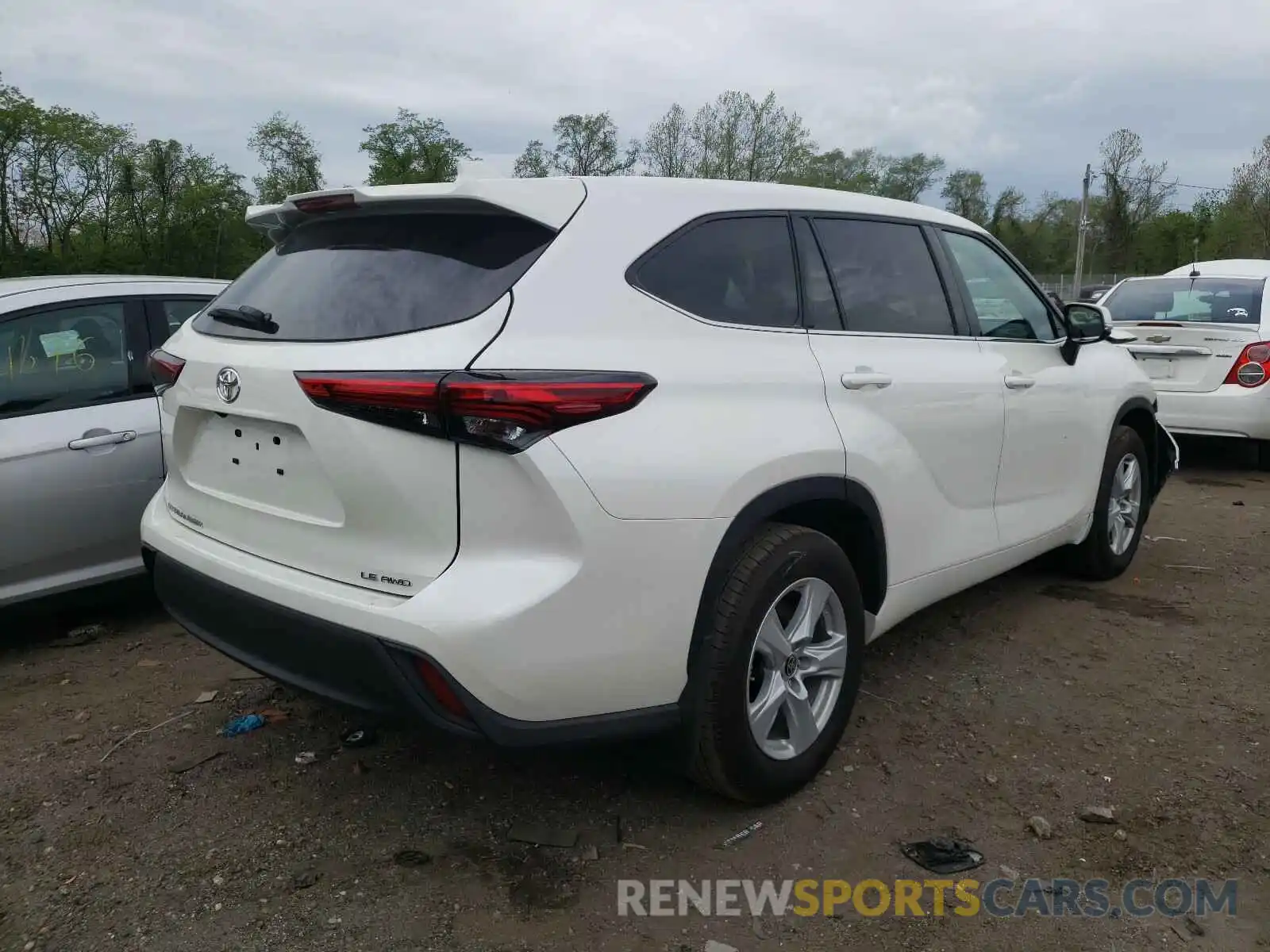 4 Photograph of a damaged car 5TDBZRBH9MS534266 TOYOTA HIGHLANDER 2021