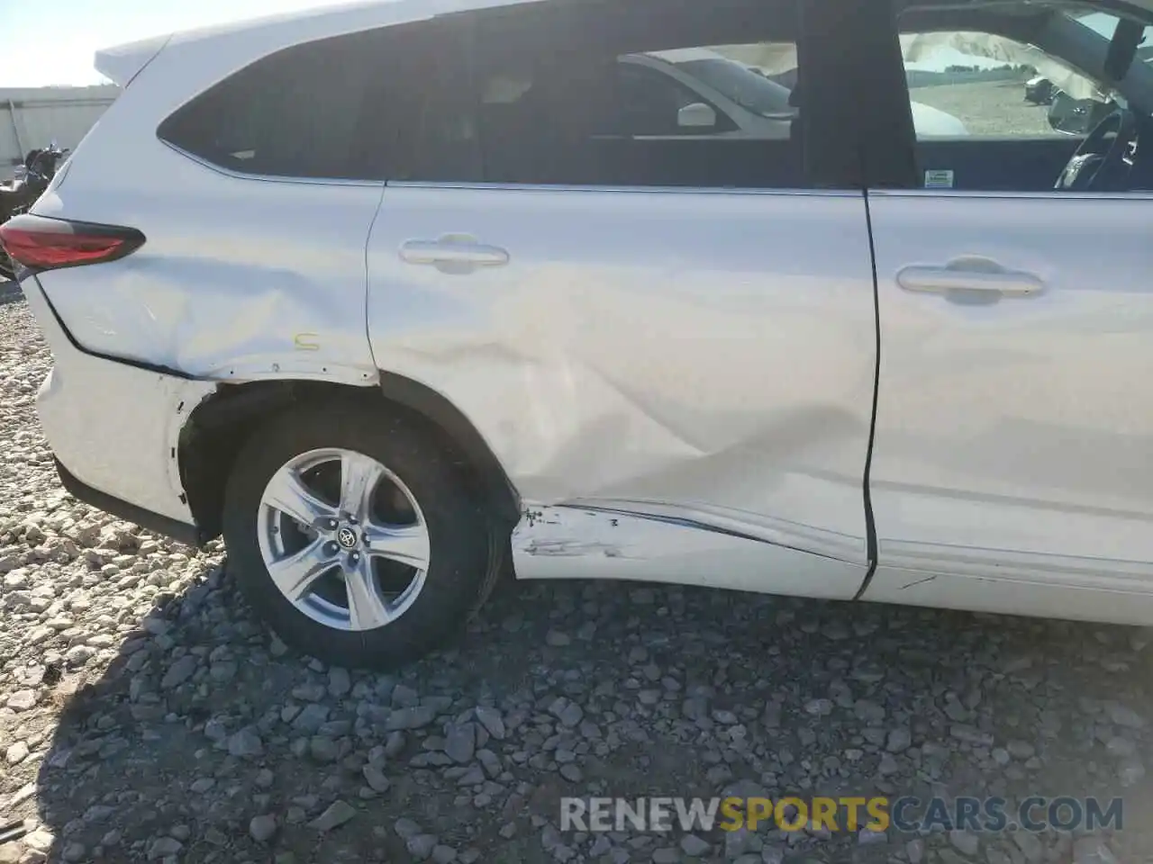 9 Photograph of a damaged car 5TDBZRBHXMS118825 TOYOTA HIGHLANDER 2021