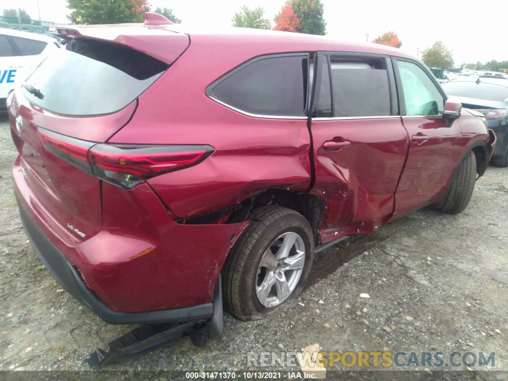 4 Photograph of a damaged car 5TDBZRBHXMS132420 TOYOTA HIGHLANDER 2021