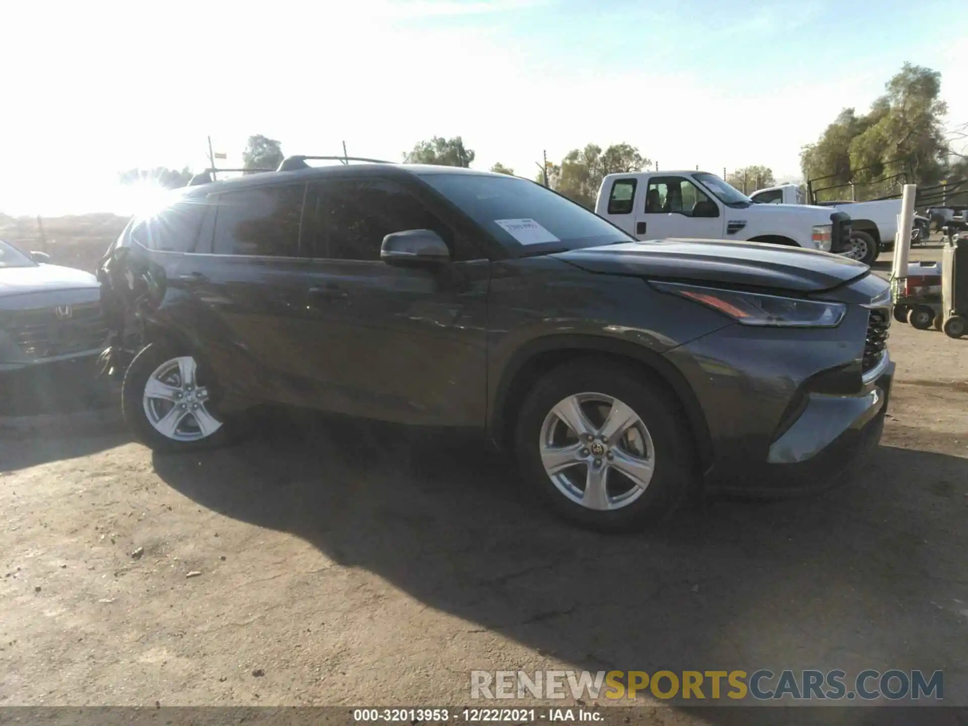 1 Photograph of a damaged car 5TDCZRAH0MS535263 TOYOTA HIGHLANDER 2021