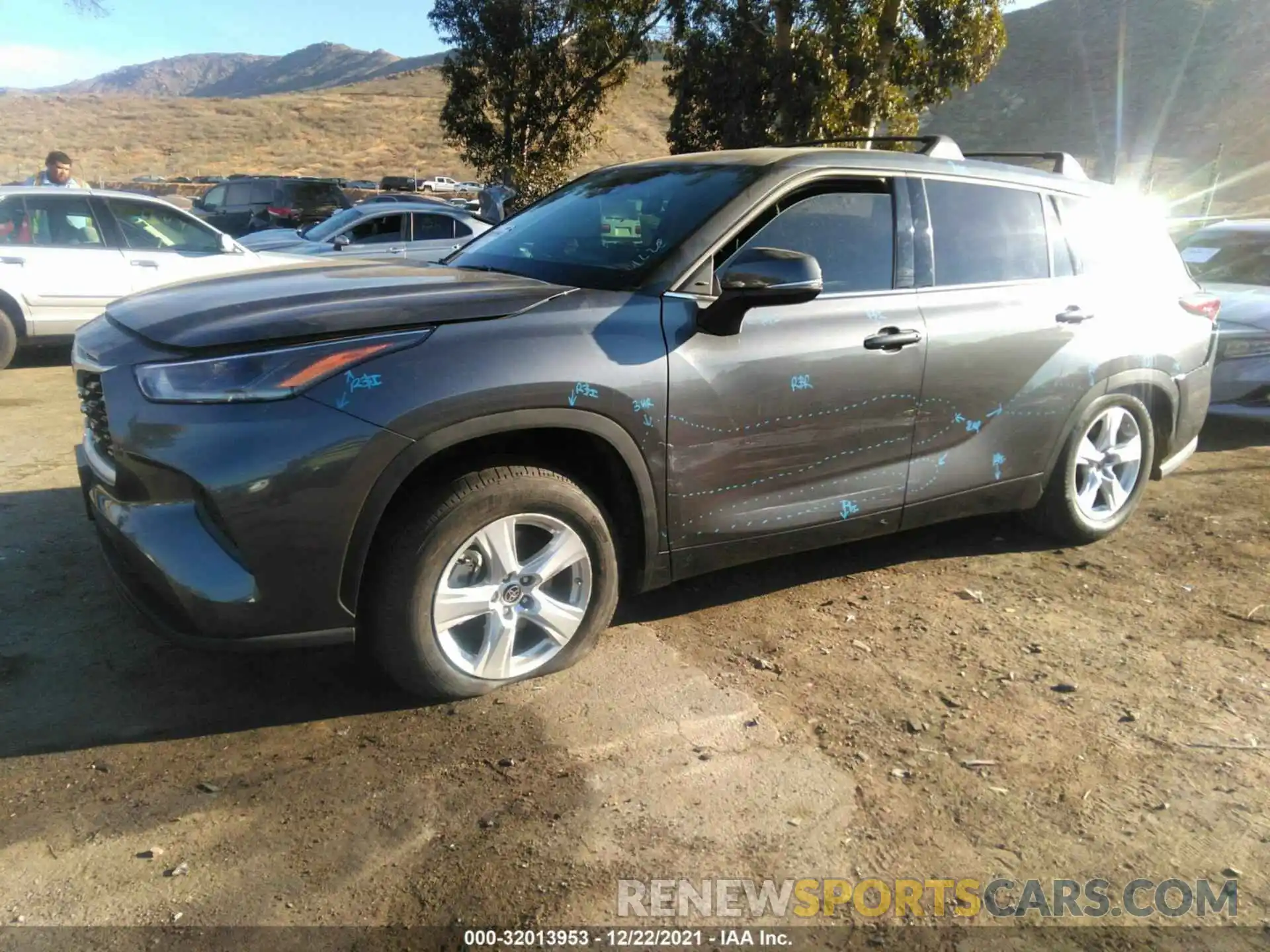 2 Photograph of a damaged car 5TDCZRAH0MS535263 TOYOTA HIGHLANDER 2021