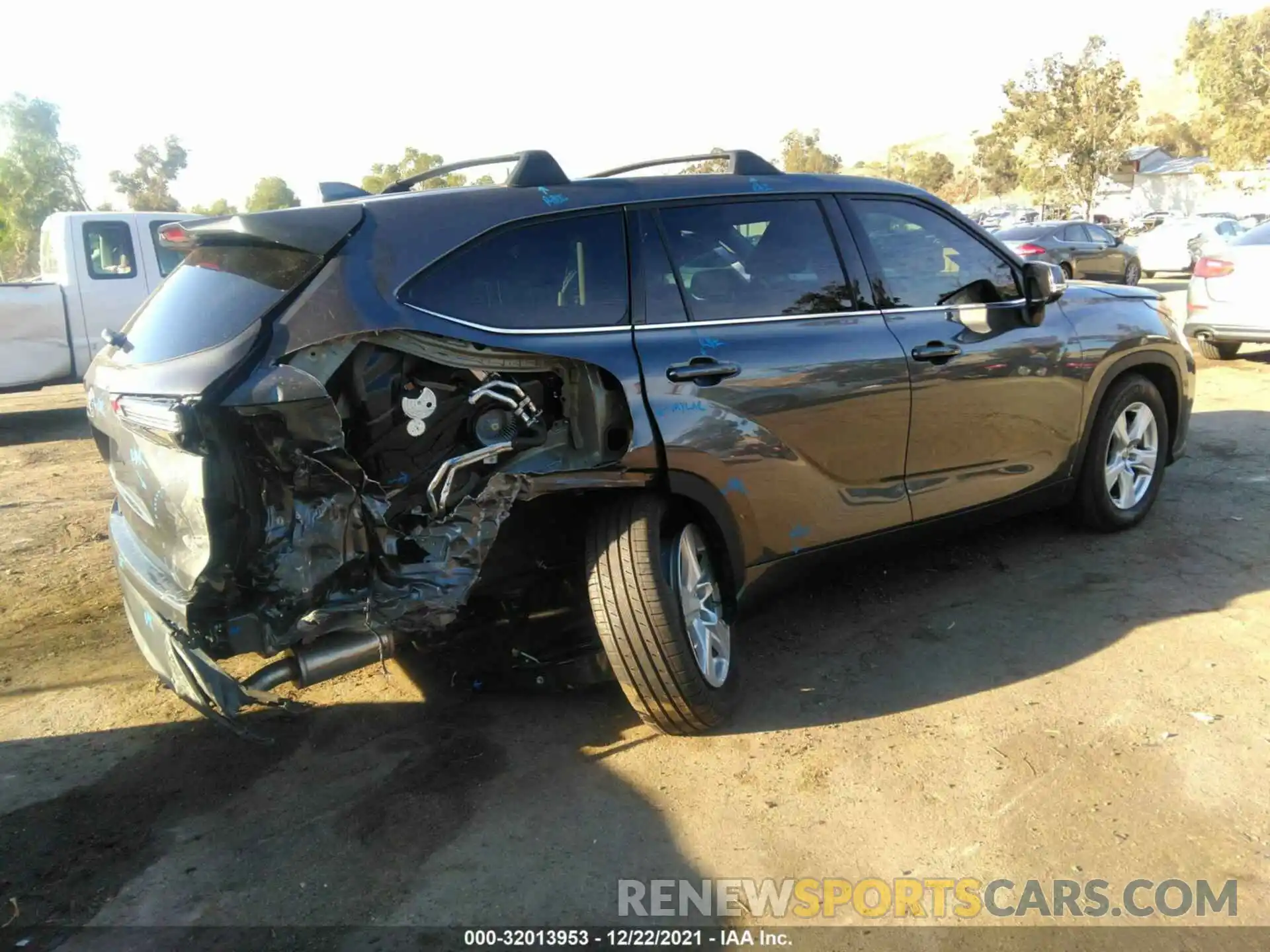 4 Photograph of a damaged car 5TDCZRAH0MS535263 TOYOTA HIGHLANDER 2021