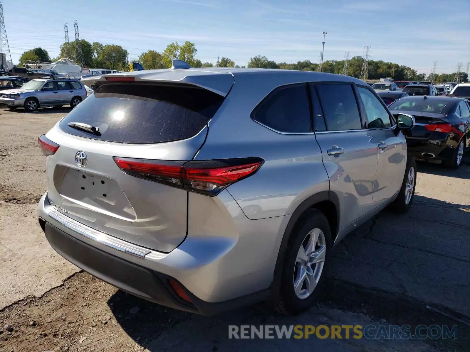 4 Photograph of a damaged car 5TDCZRAH1MS061131 TOYOTA HIGHLANDER 2021