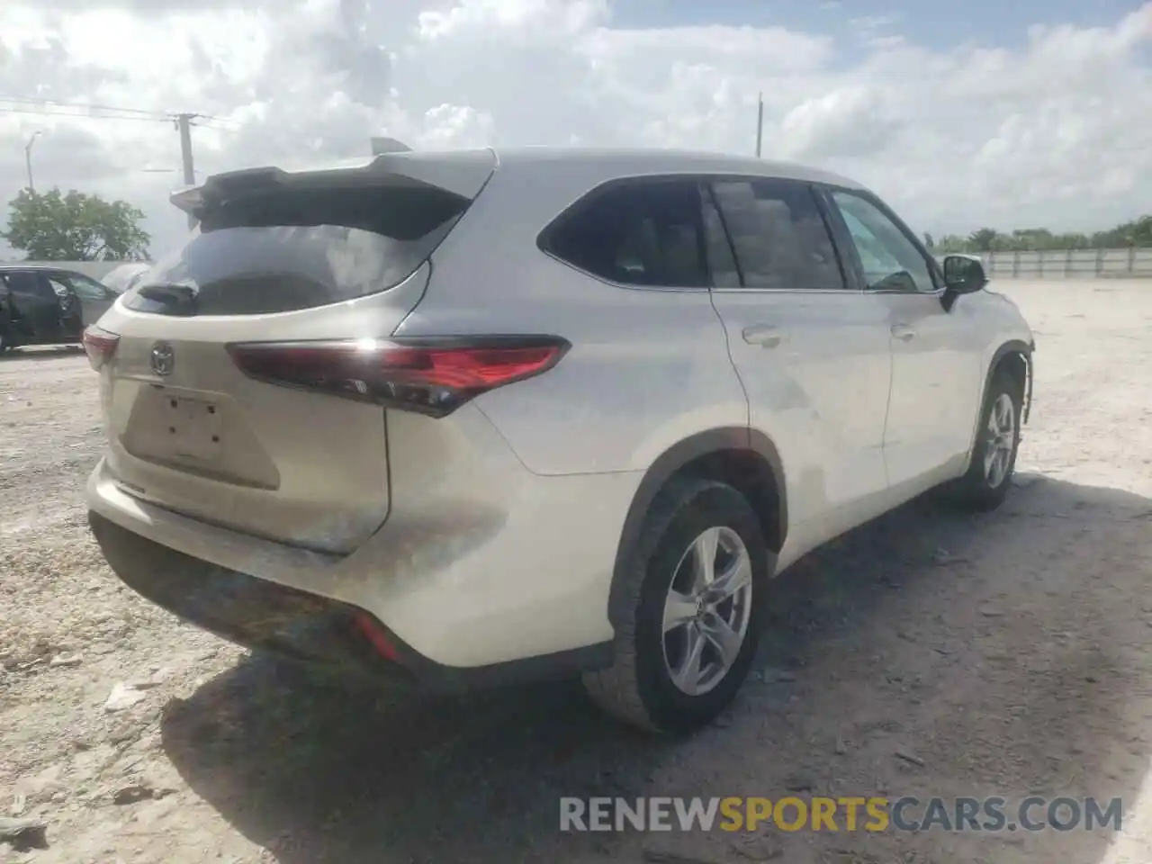 4 Photograph of a damaged car 5TDCZRAH2MS047741 TOYOTA HIGHLANDER 2021