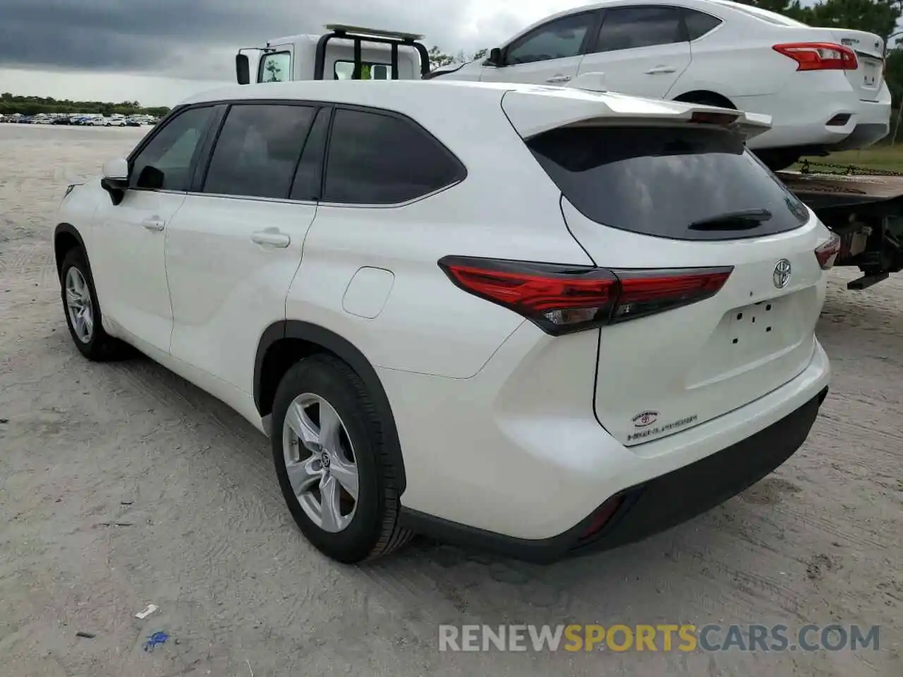 3 Photograph of a damaged car 5TDCZRAH4MS047031 TOYOTA HIGHLANDER 2021