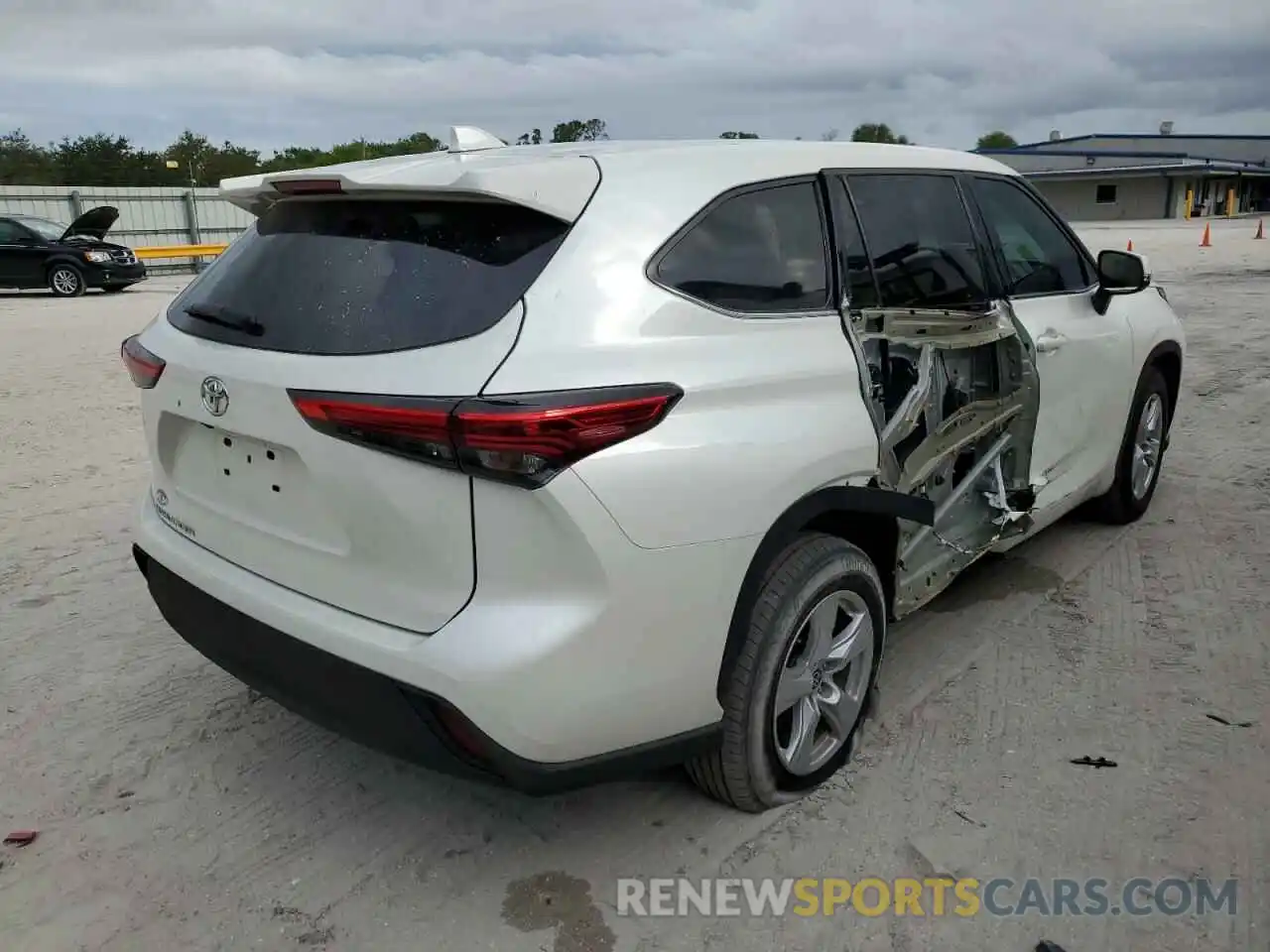 4 Photograph of a damaged car 5TDCZRAH4MS047031 TOYOTA HIGHLANDER 2021