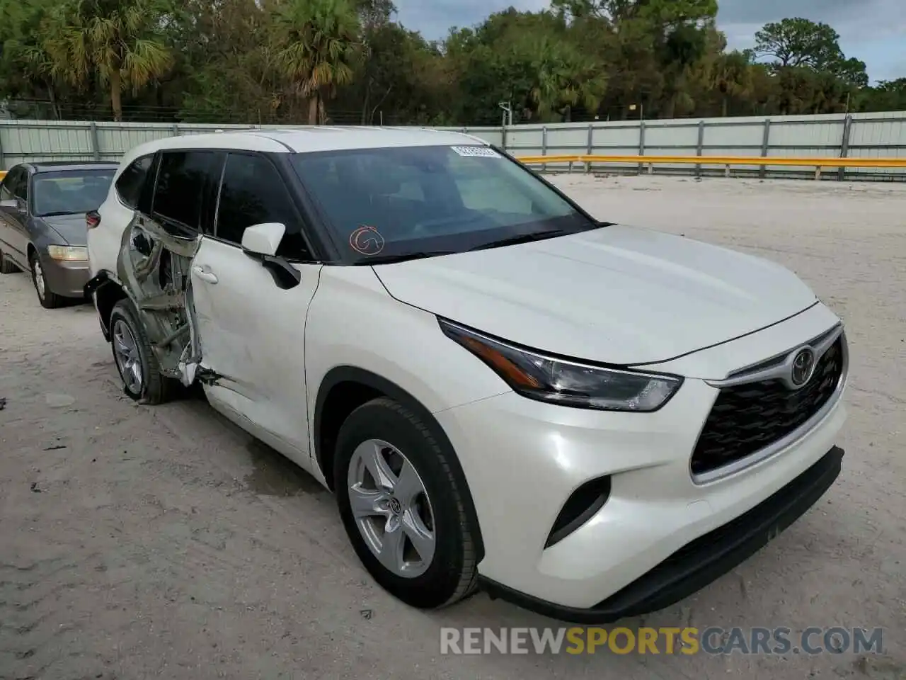 9 Photograph of a damaged car 5TDCZRAH4MS047031 TOYOTA HIGHLANDER 2021