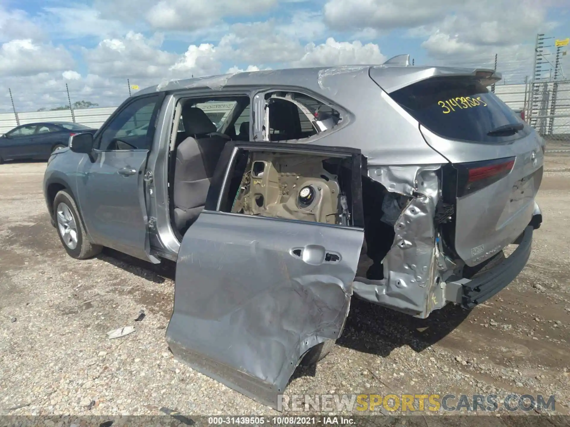 3 Photograph of a damaged car 5TDCZRAH4MS531801 TOYOTA HIGHLANDER 2021