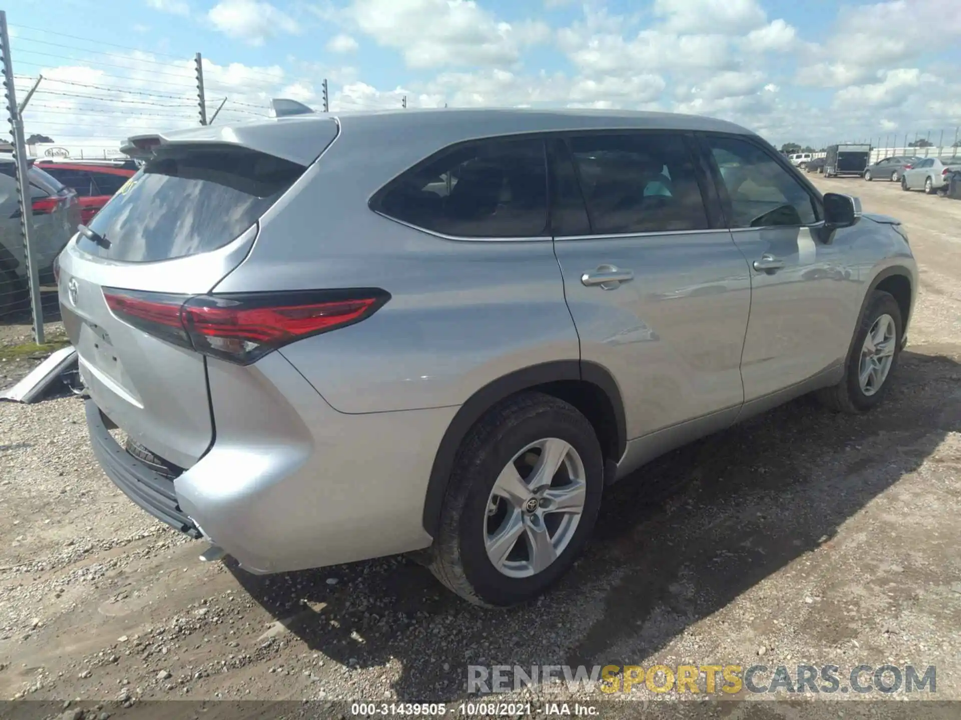 4 Photograph of a damaged car 5TDCZRAH4MS531801 TOYOTA HIGHLANDER 2021