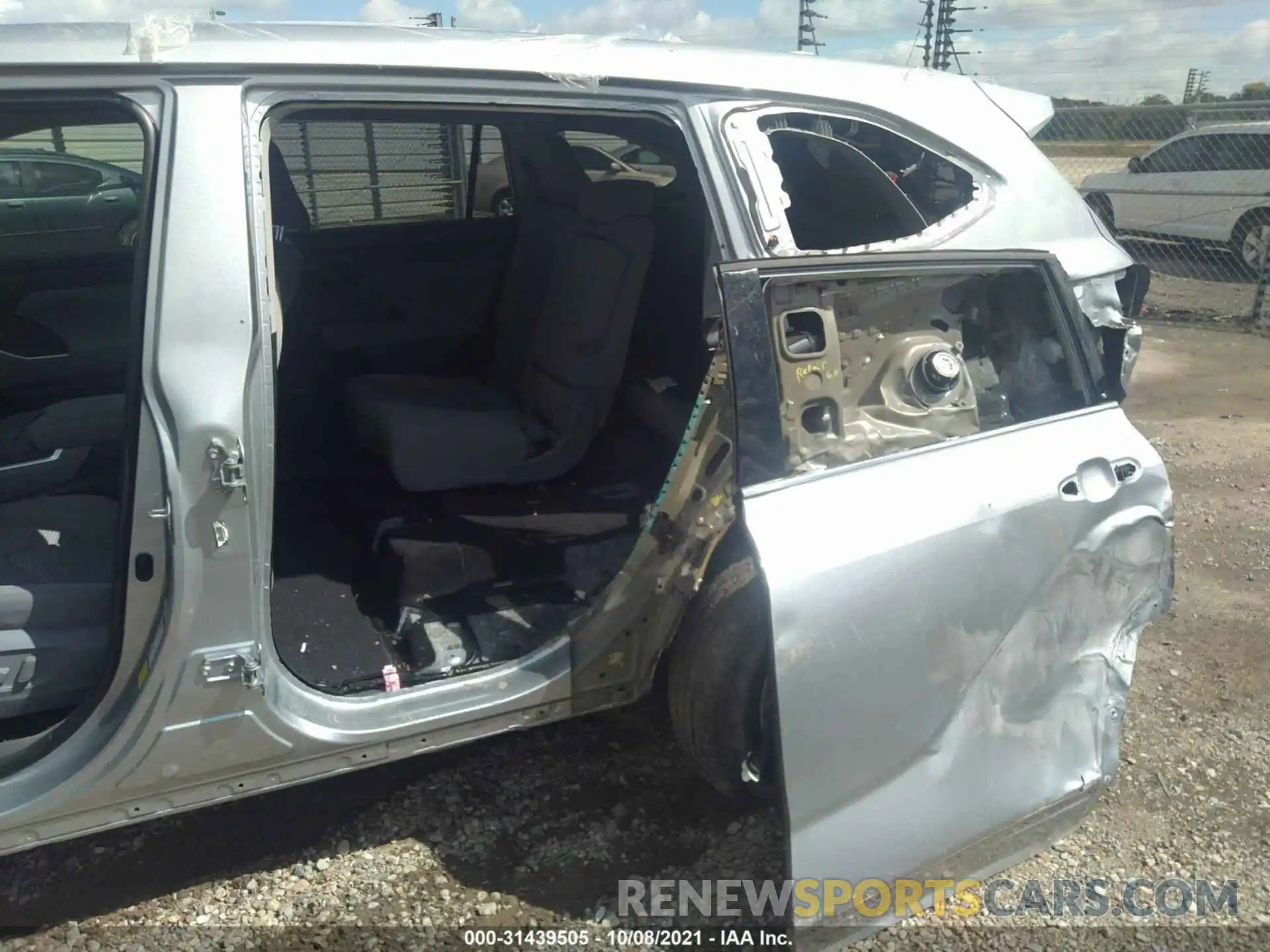 6 Photograph of a damaged car 5TDCZRAH4MS531801 TOYOTA HIGHLANDER 2021